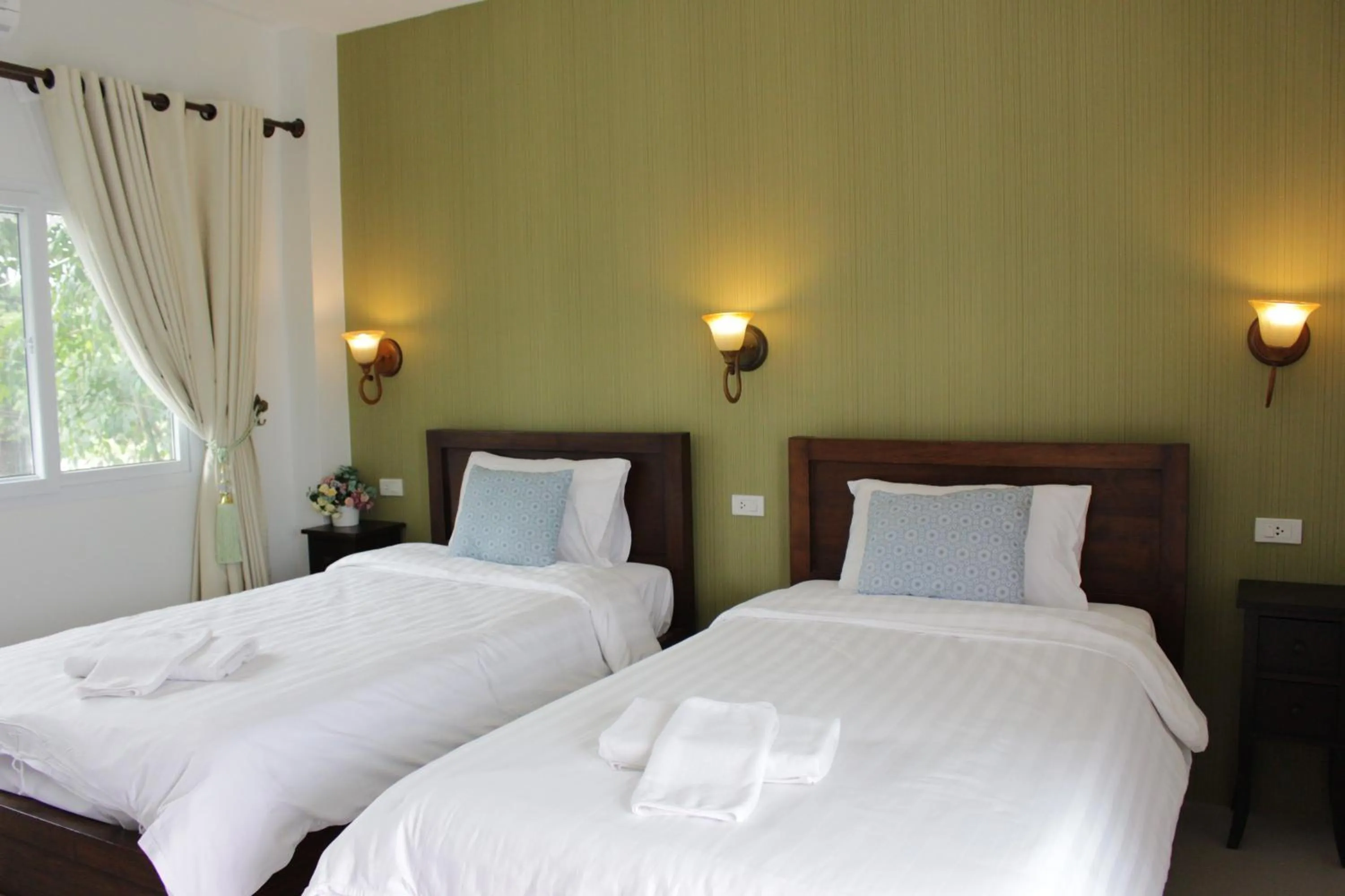 Bedroom, Bed in Moeimanee Resort