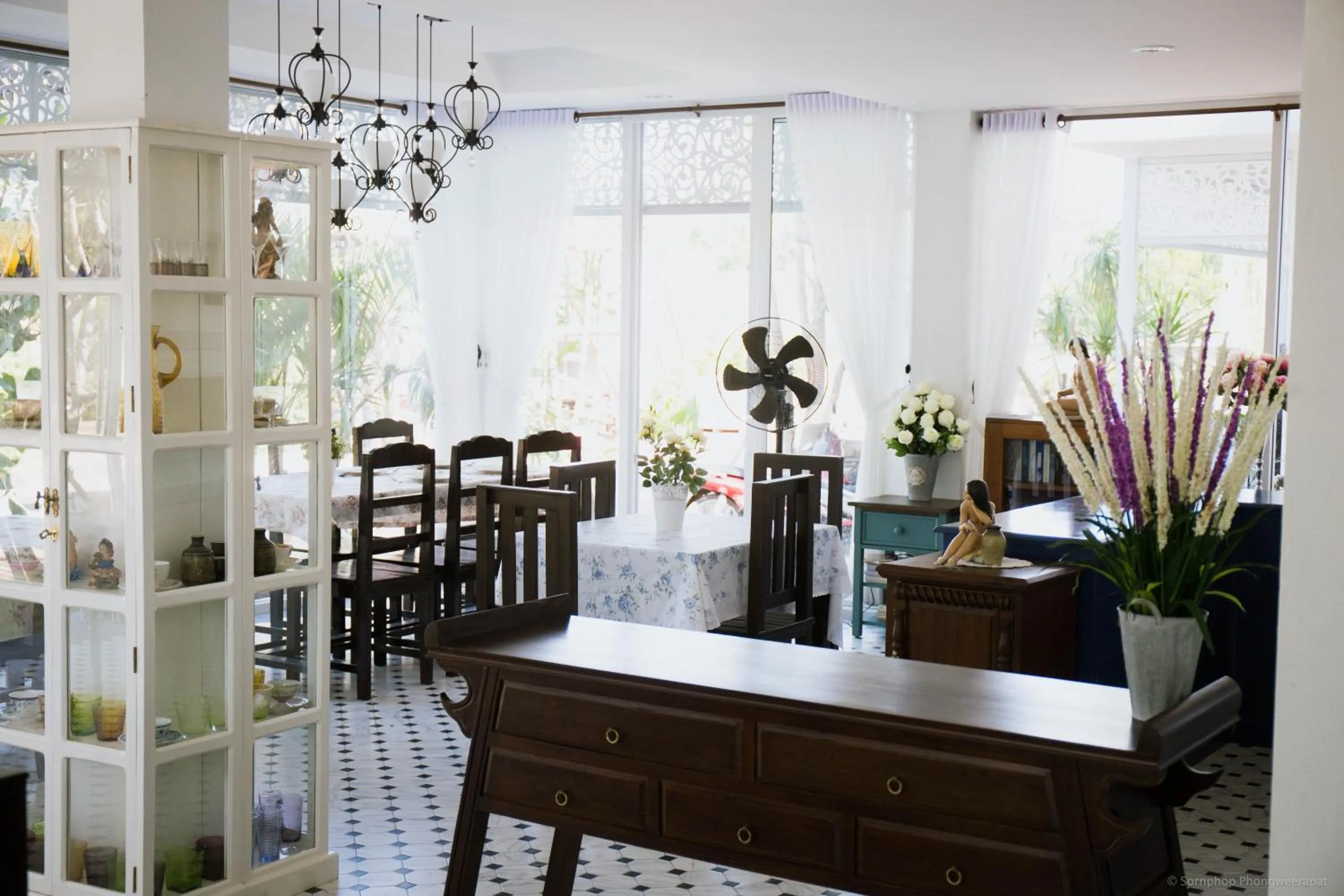 Restaurant/places to eat in Moeimanee Resort