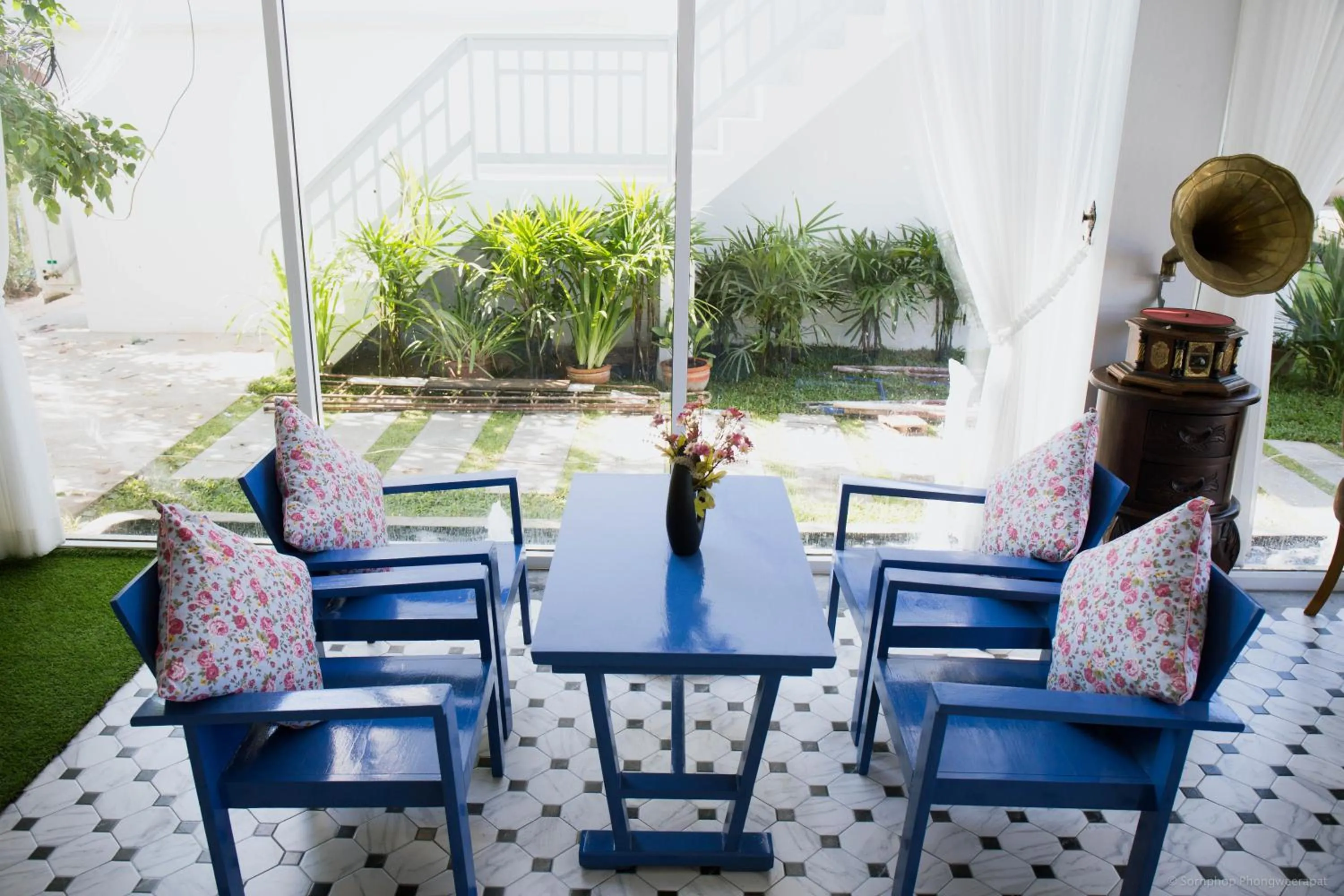 Restaurant/places to eat in Moeimanee Resort