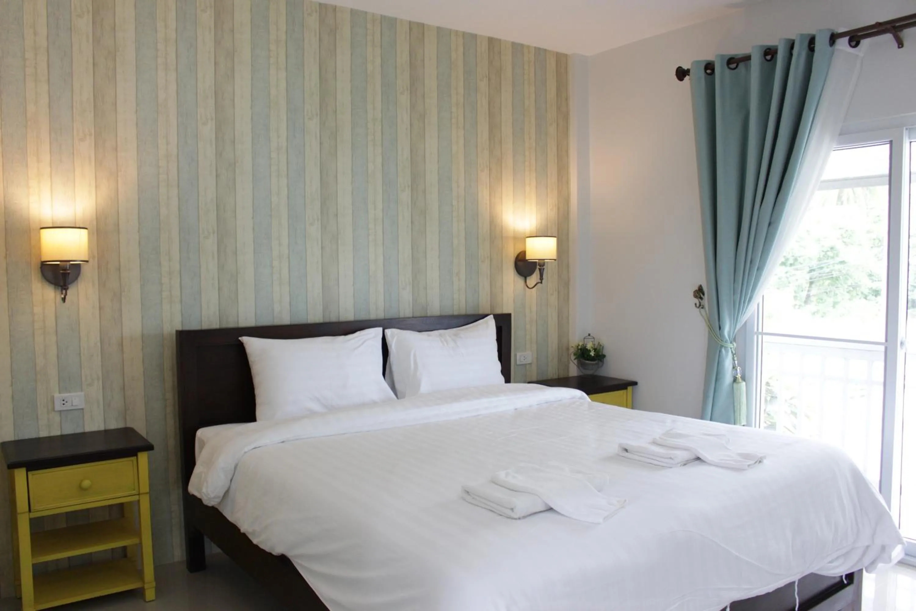 Bedroom, Bed in Moeimanee Resort