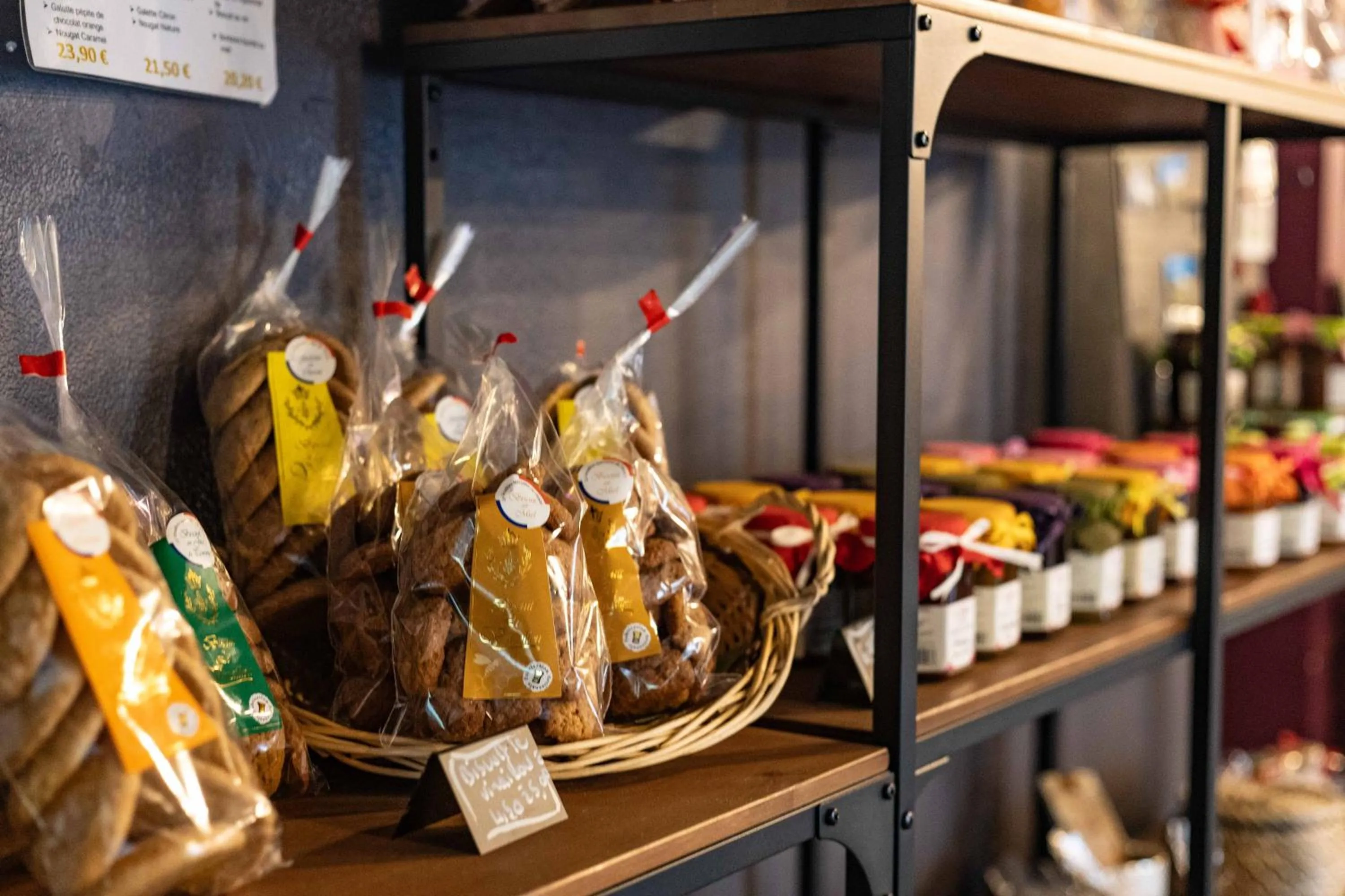 On-site shops in The Originals City, Hôtel La Saulaie, Saumur Ouest
