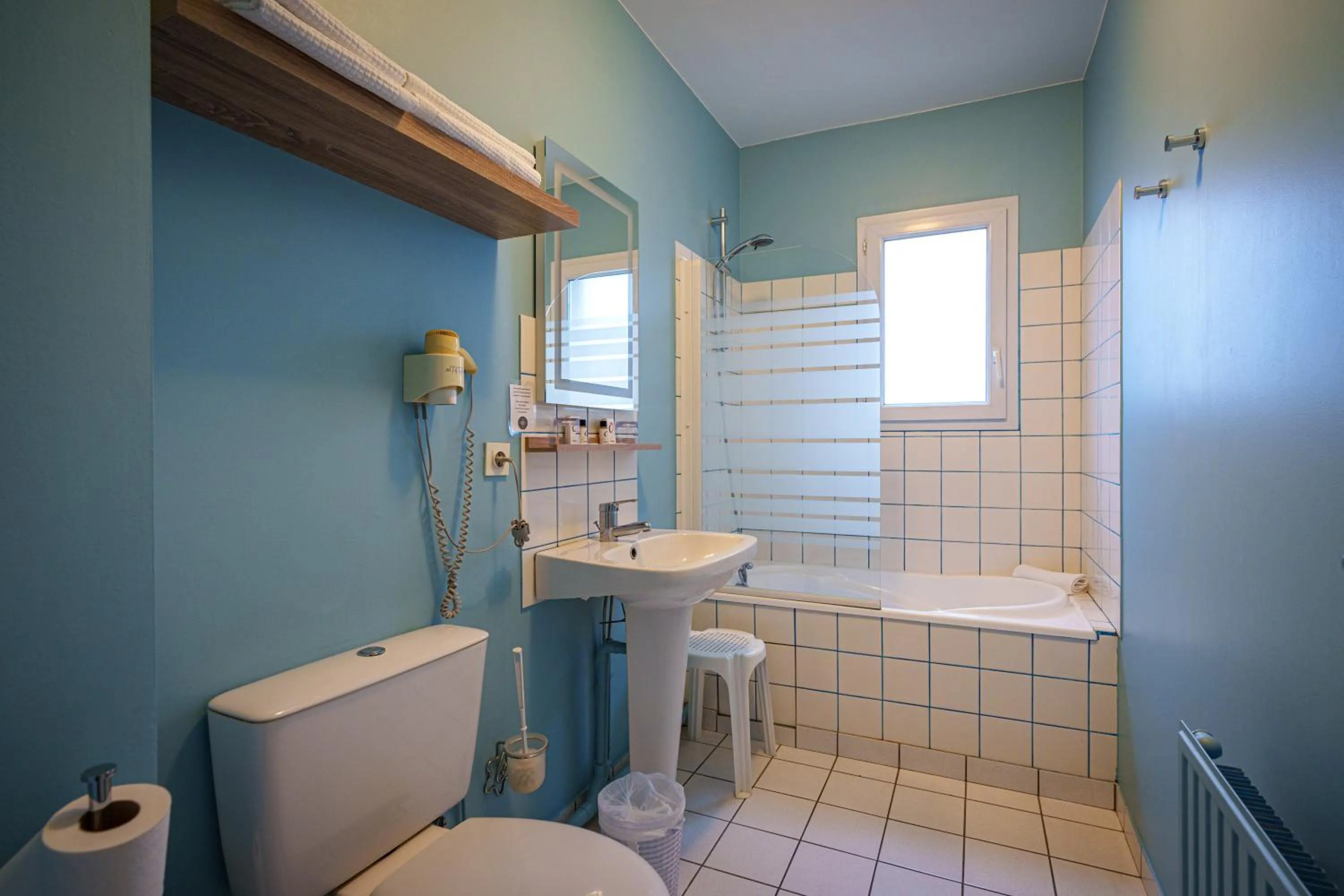Bathroom in The Originals City, Hôtel La Saulaie, Saumur Ouest
