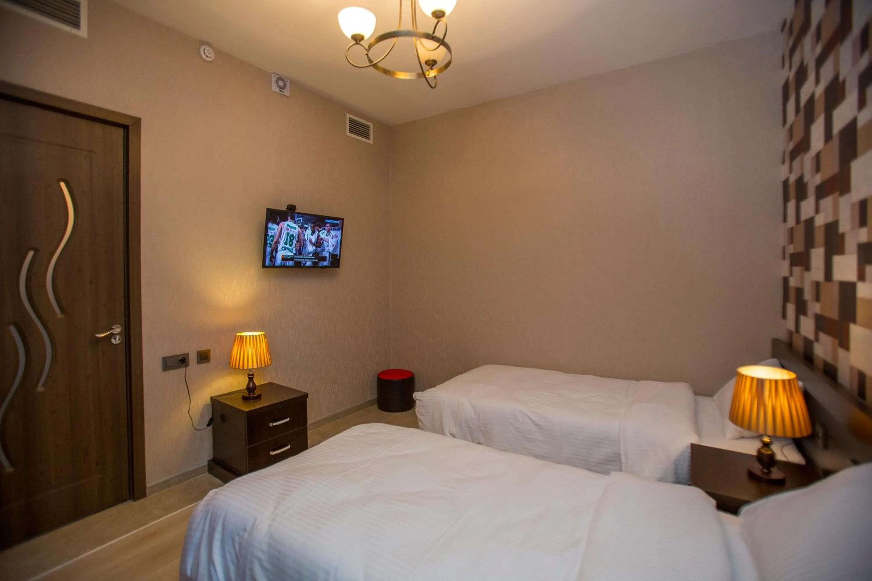 Photo of the whole room, Bed in Ire Palace