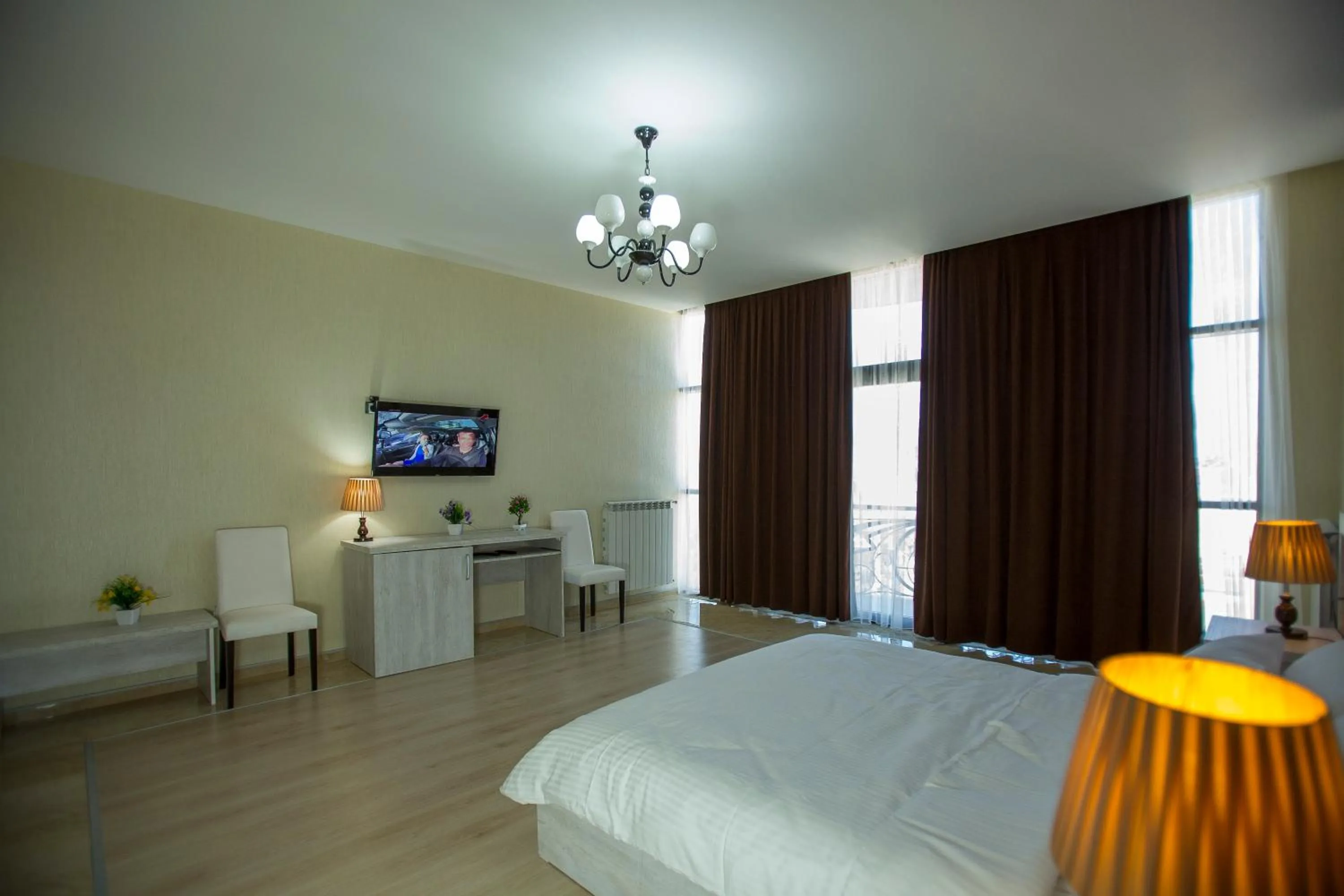 Photo of the whole room, Bed in Ire Palace