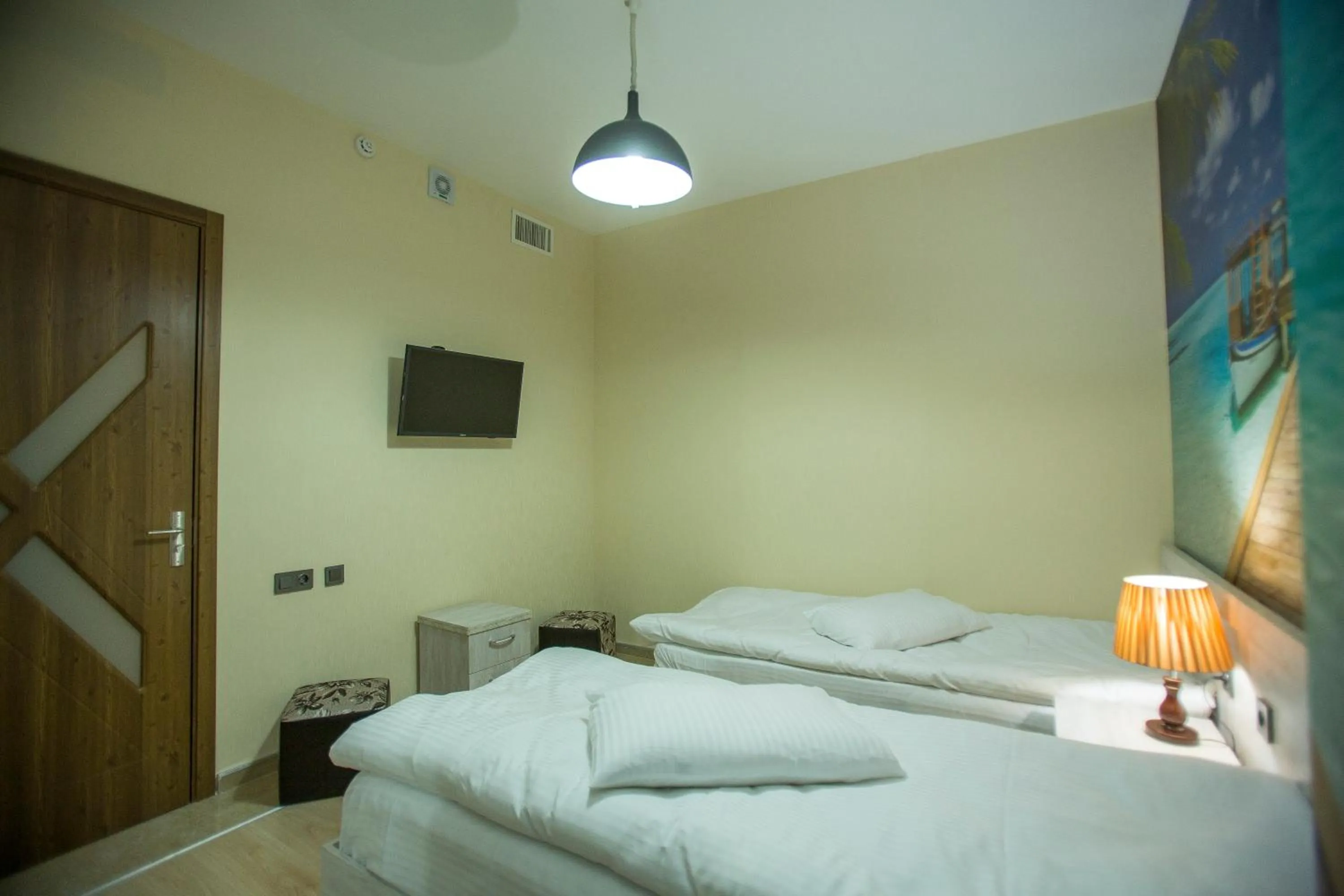 Photo of the whole room, Bed in Ire Palace