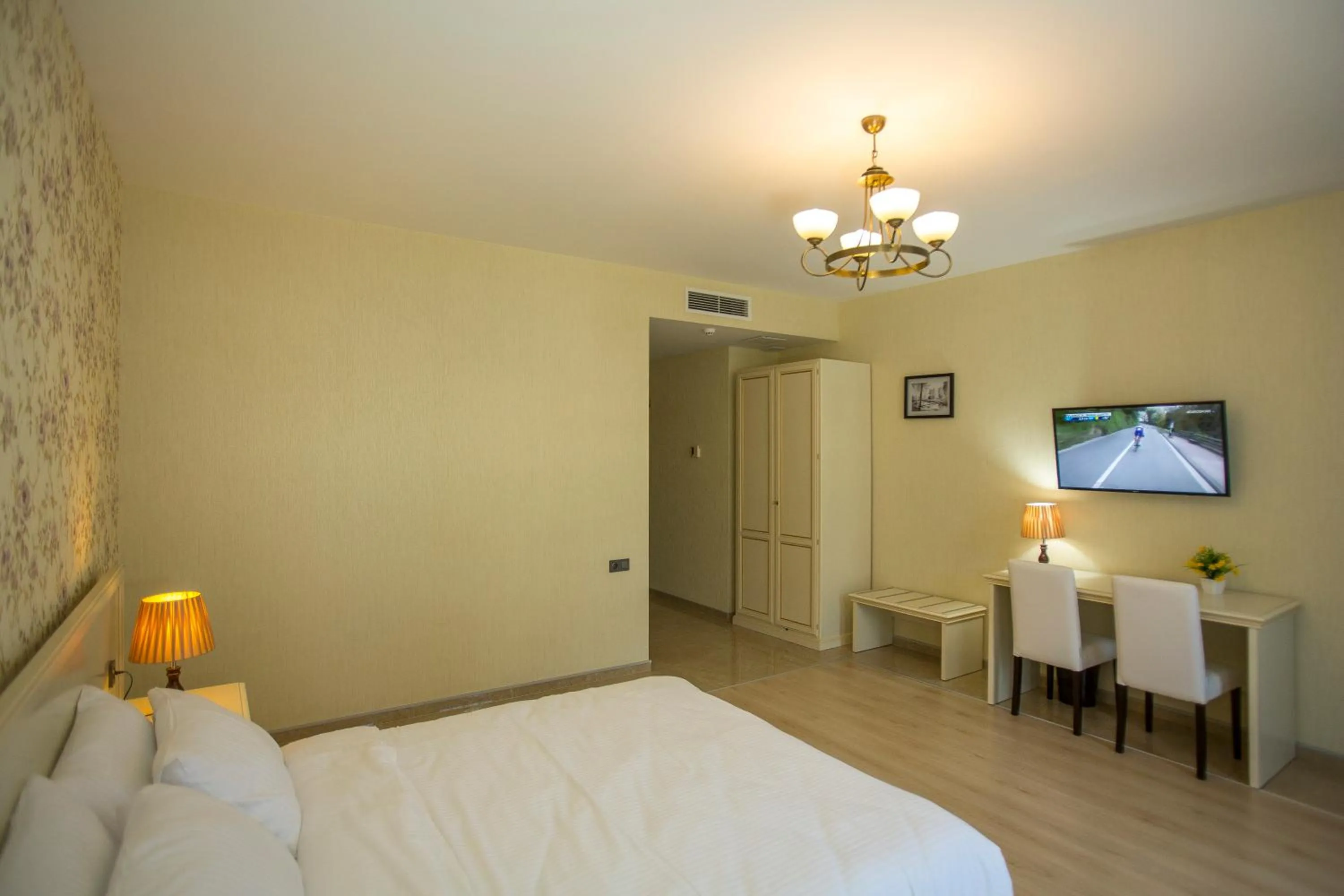 Photo of the whole room, Bed in Ire Palace