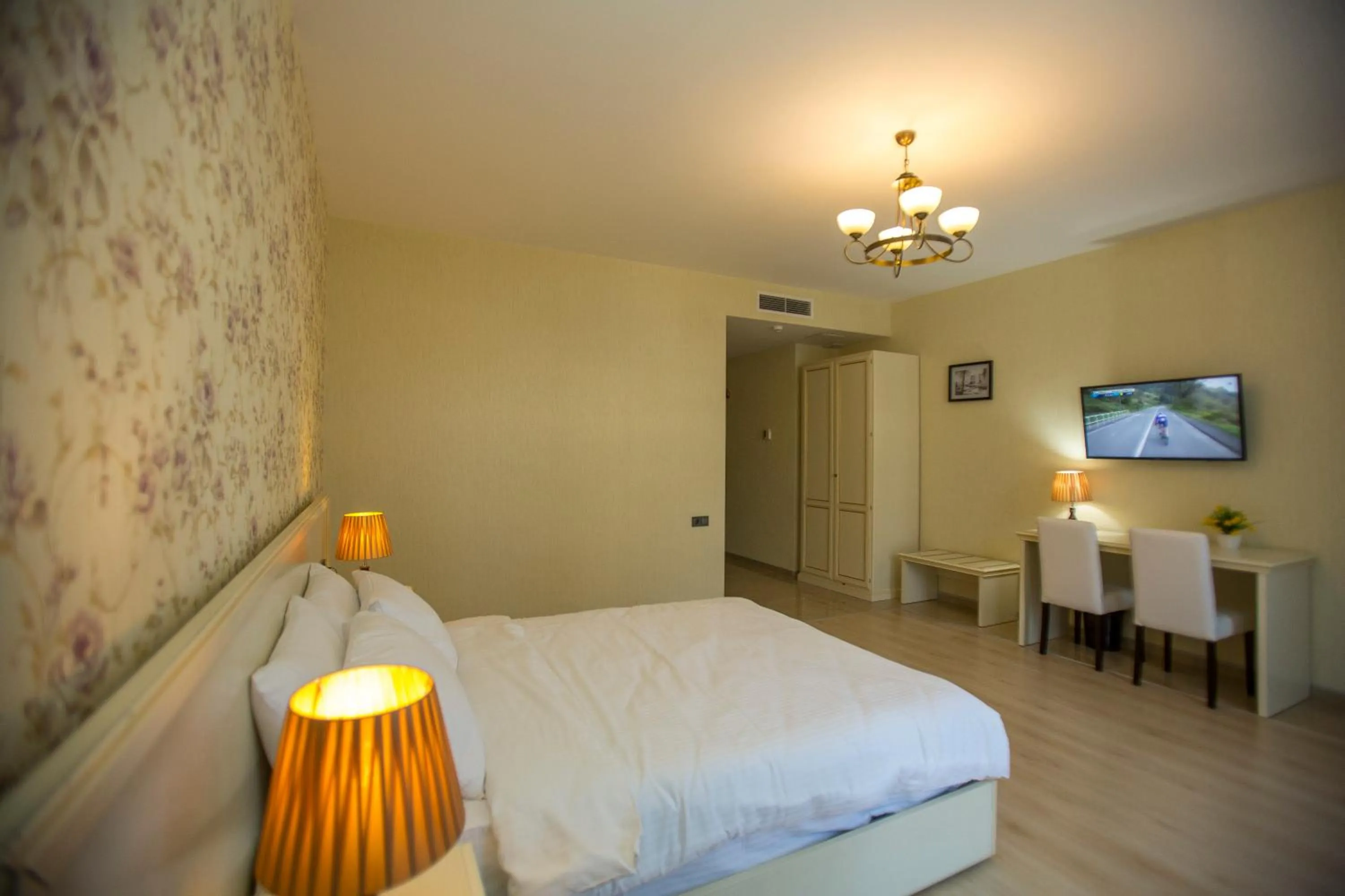 Photo of the whole room, Bed in Ire Palace