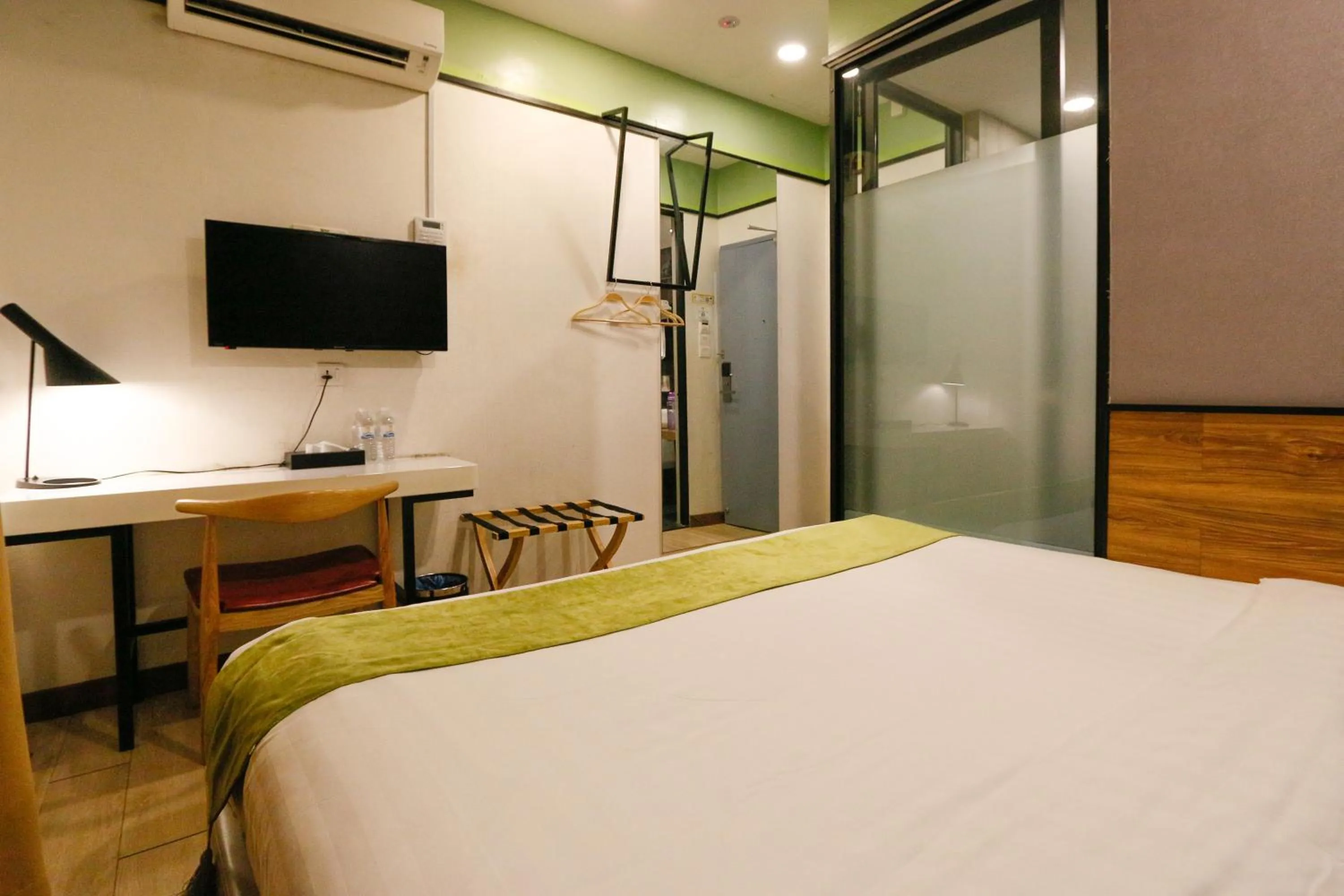 Photo of the whole room, Bed in Golden Roof Hotel, Seri Iskandar