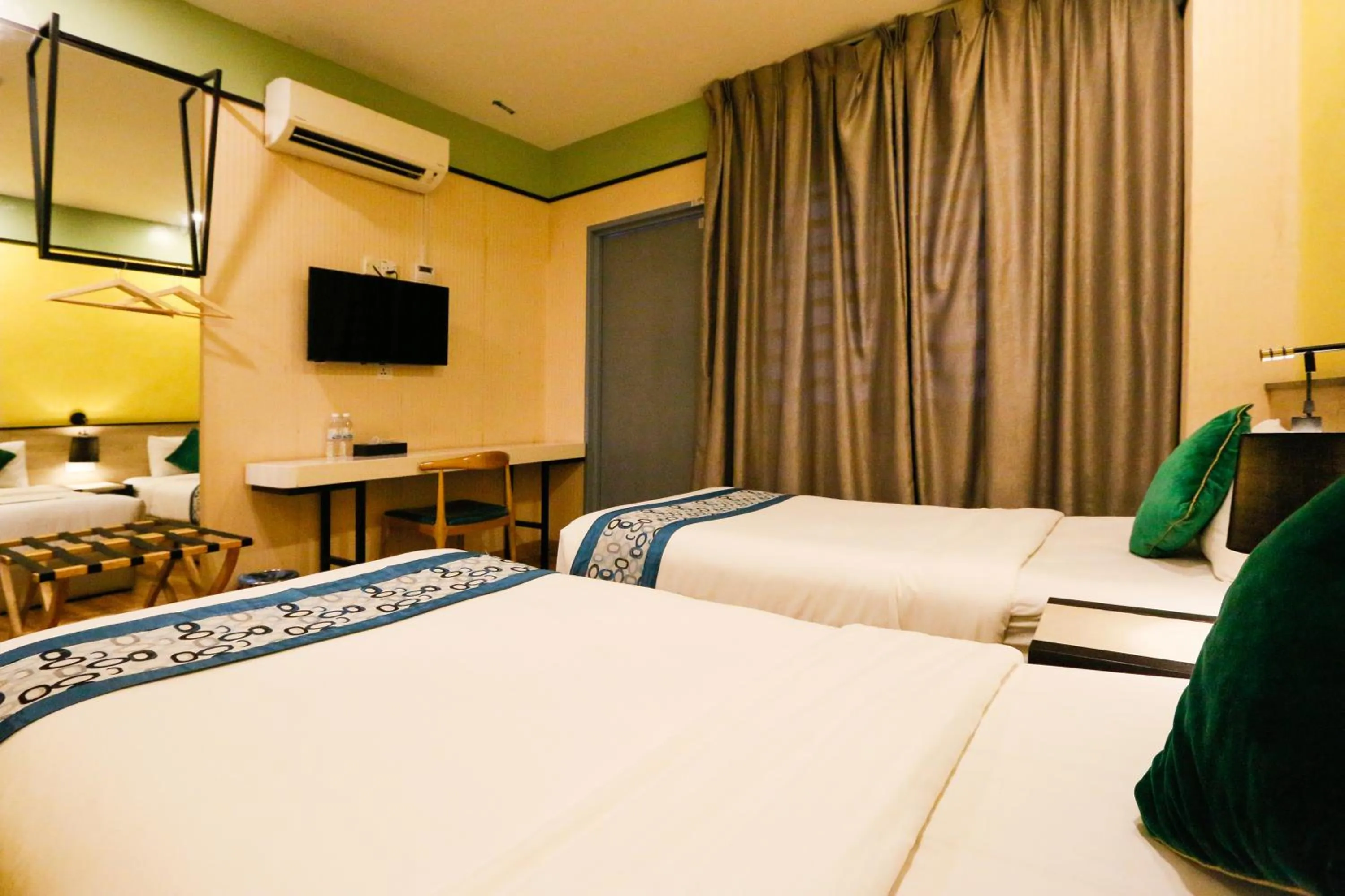 Bed in Golden Roof Hotel, Seri Iskandar
