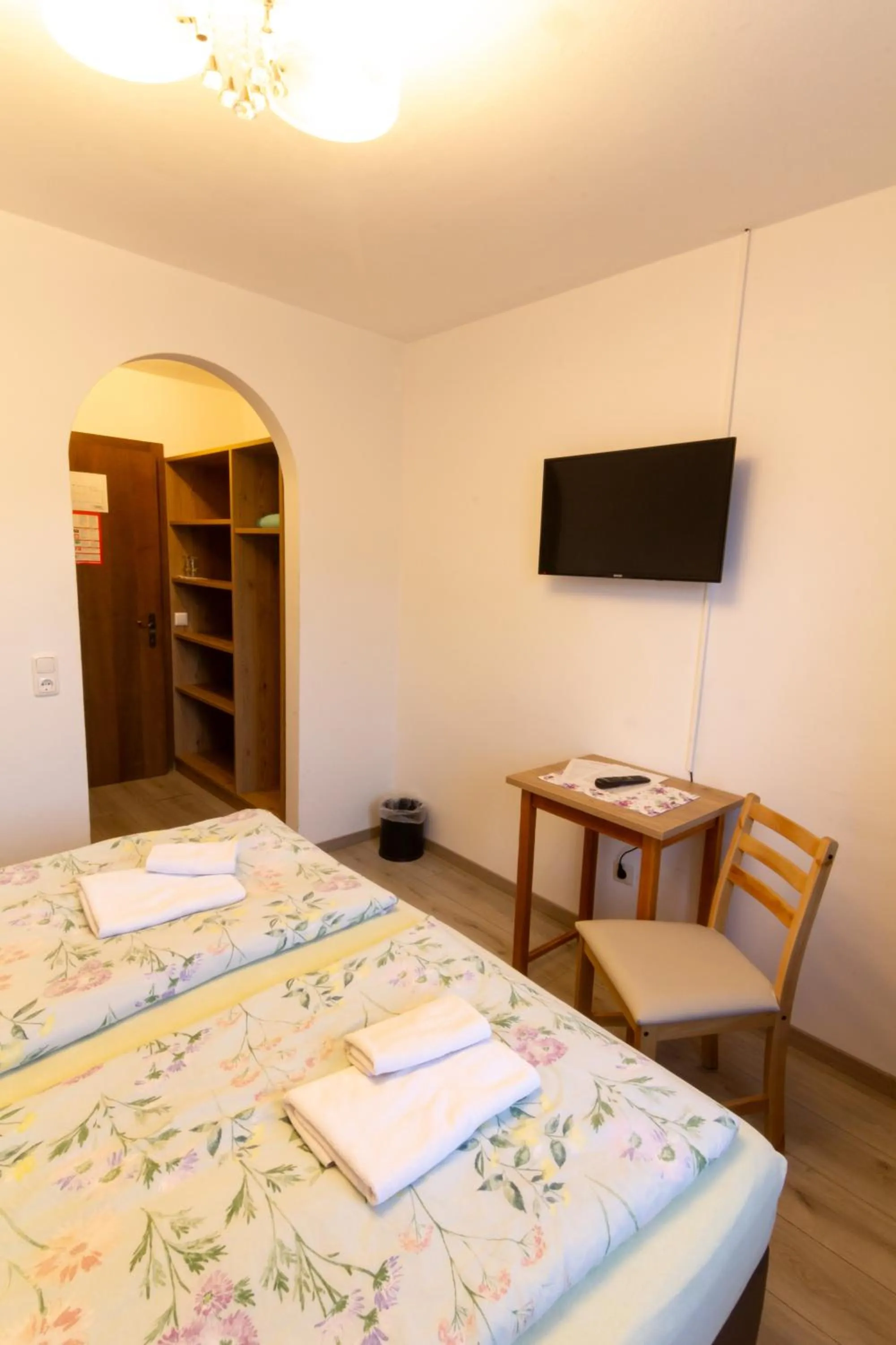 Photo of the whole room, Bed in Metzgerwirt Vieh Heli