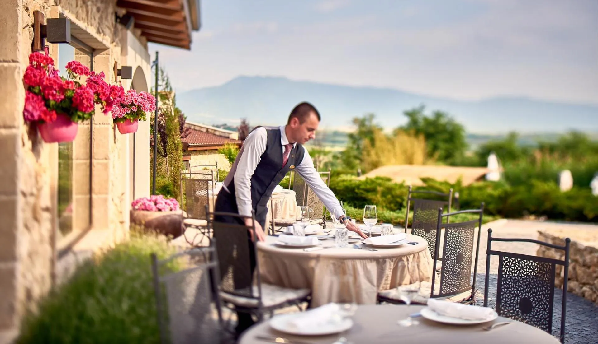Restaurant/places to eat in Zornitza Family Estate Relais & Chateaux