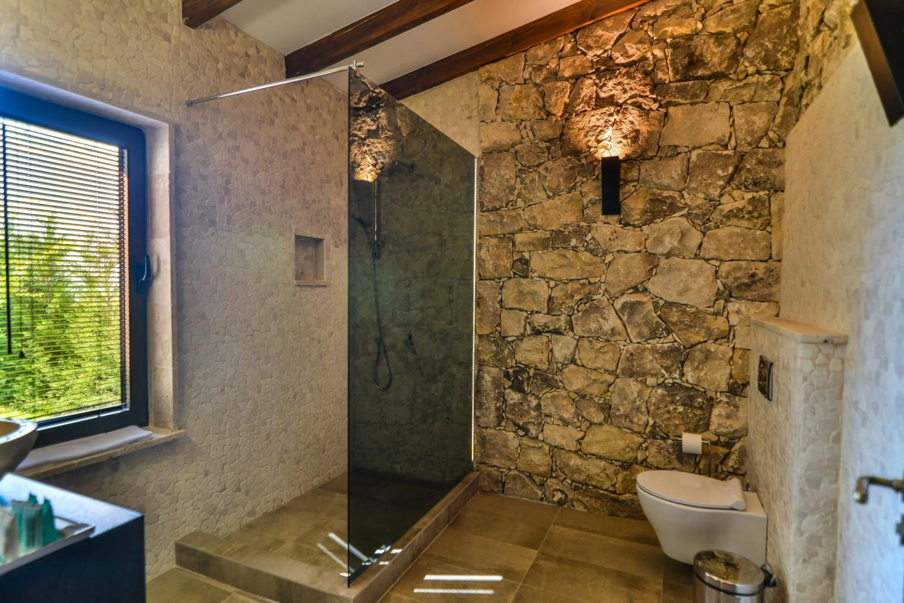 Shower in Zornitza Family Estate Relais & Chateaux