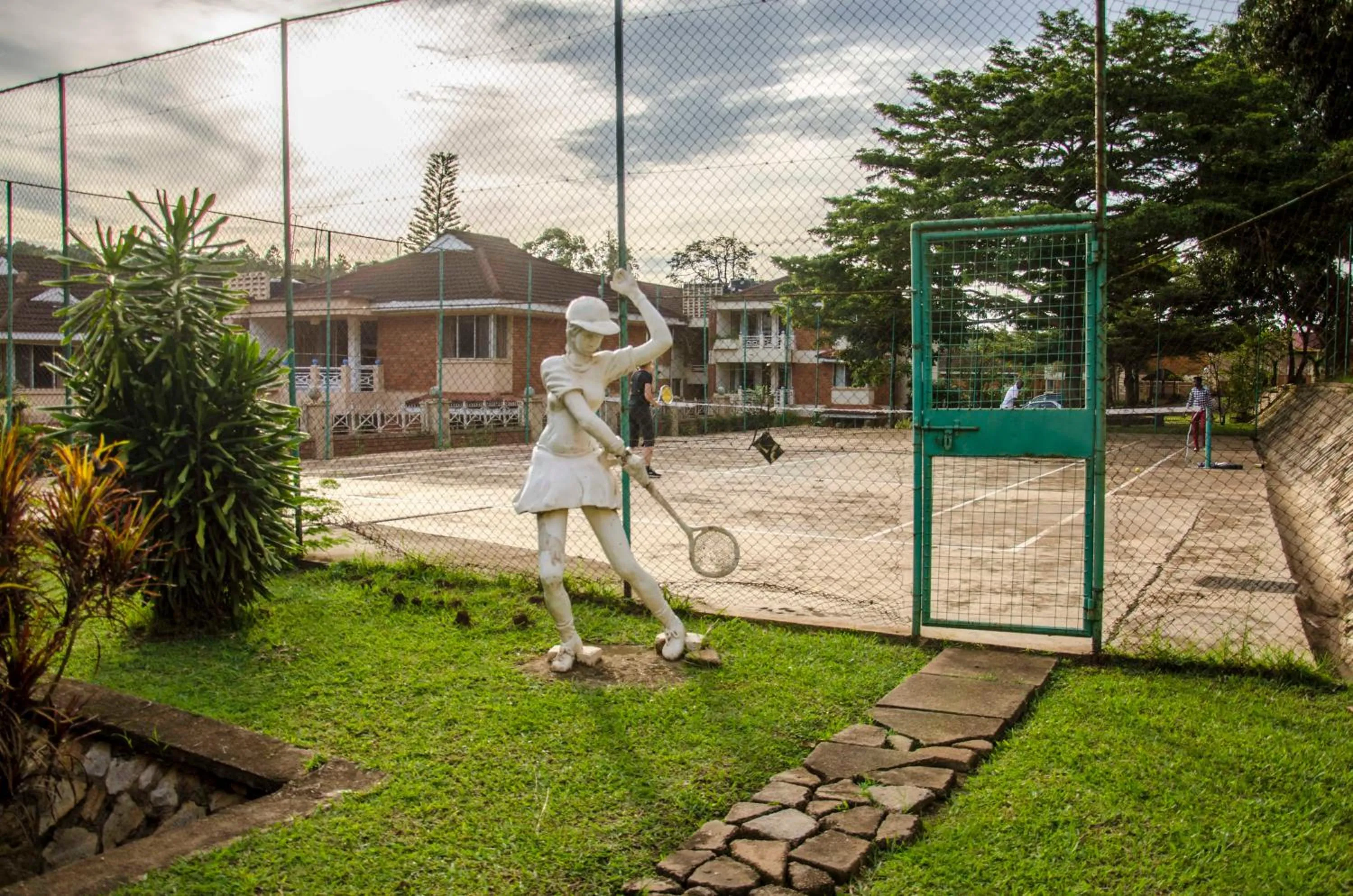 Tennis court in Golf Course Apartments