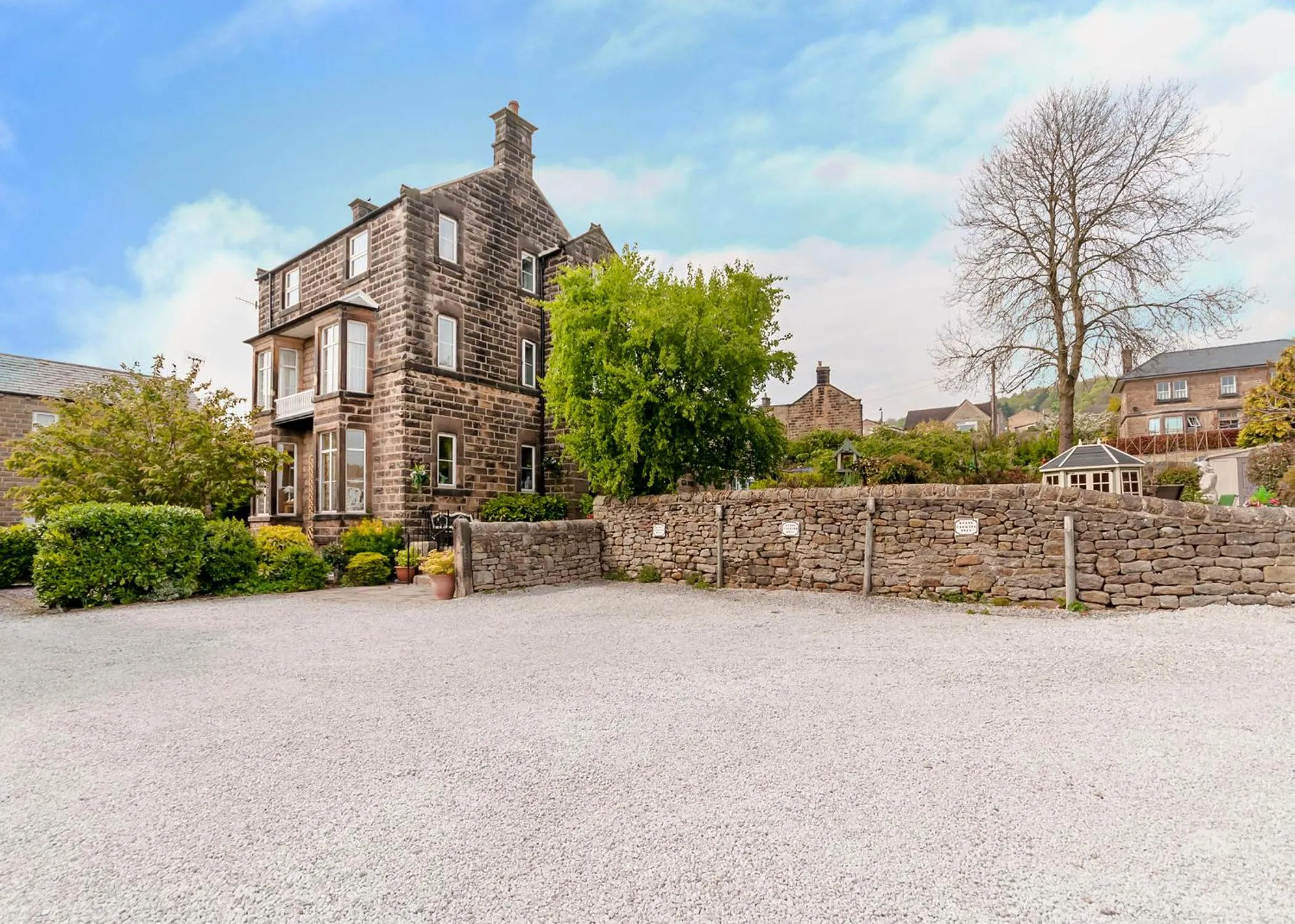 Facade/entrance in Sheriff Lodge