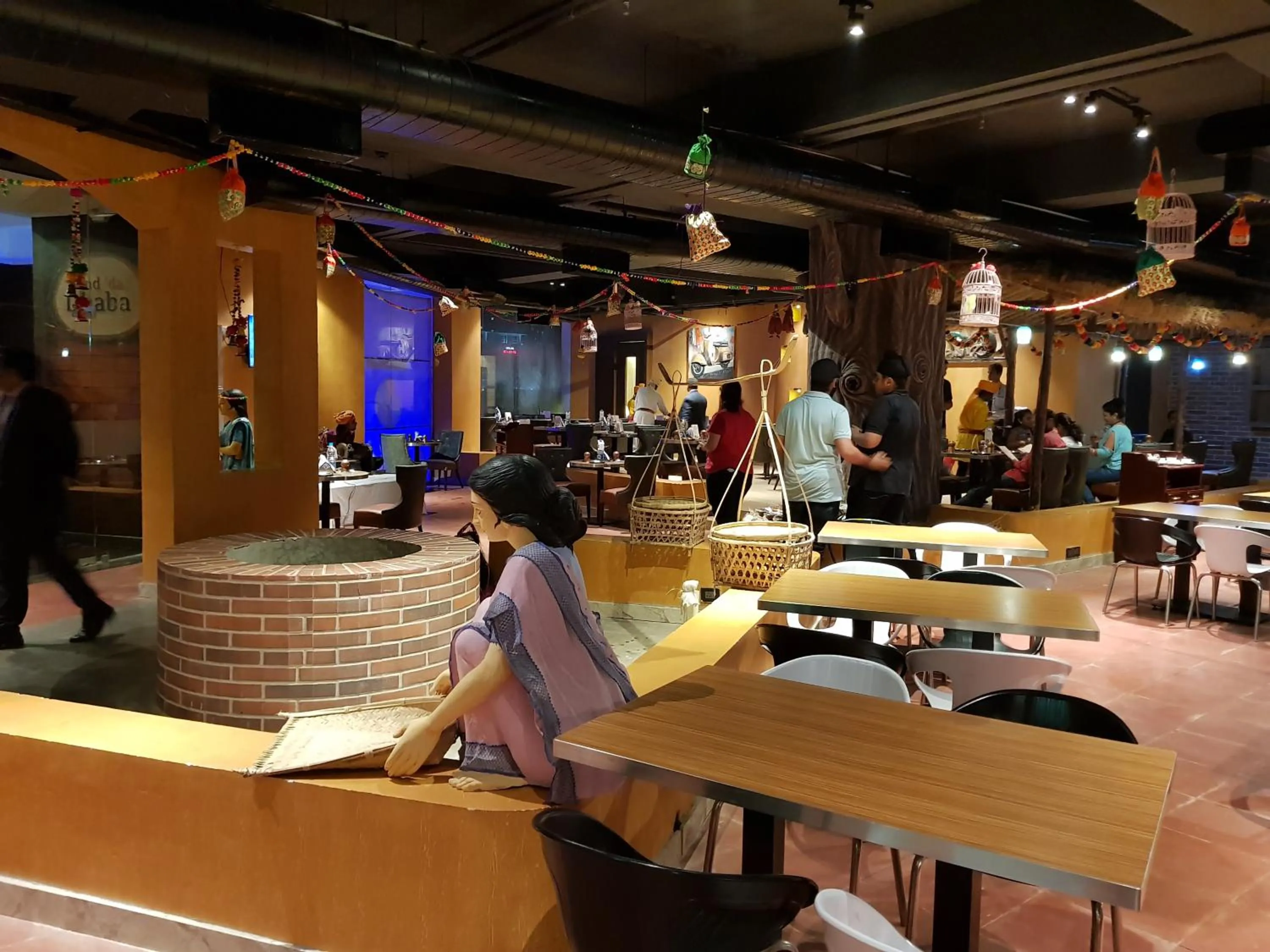 Restaurant/places to eat in Pal Heights Mantra