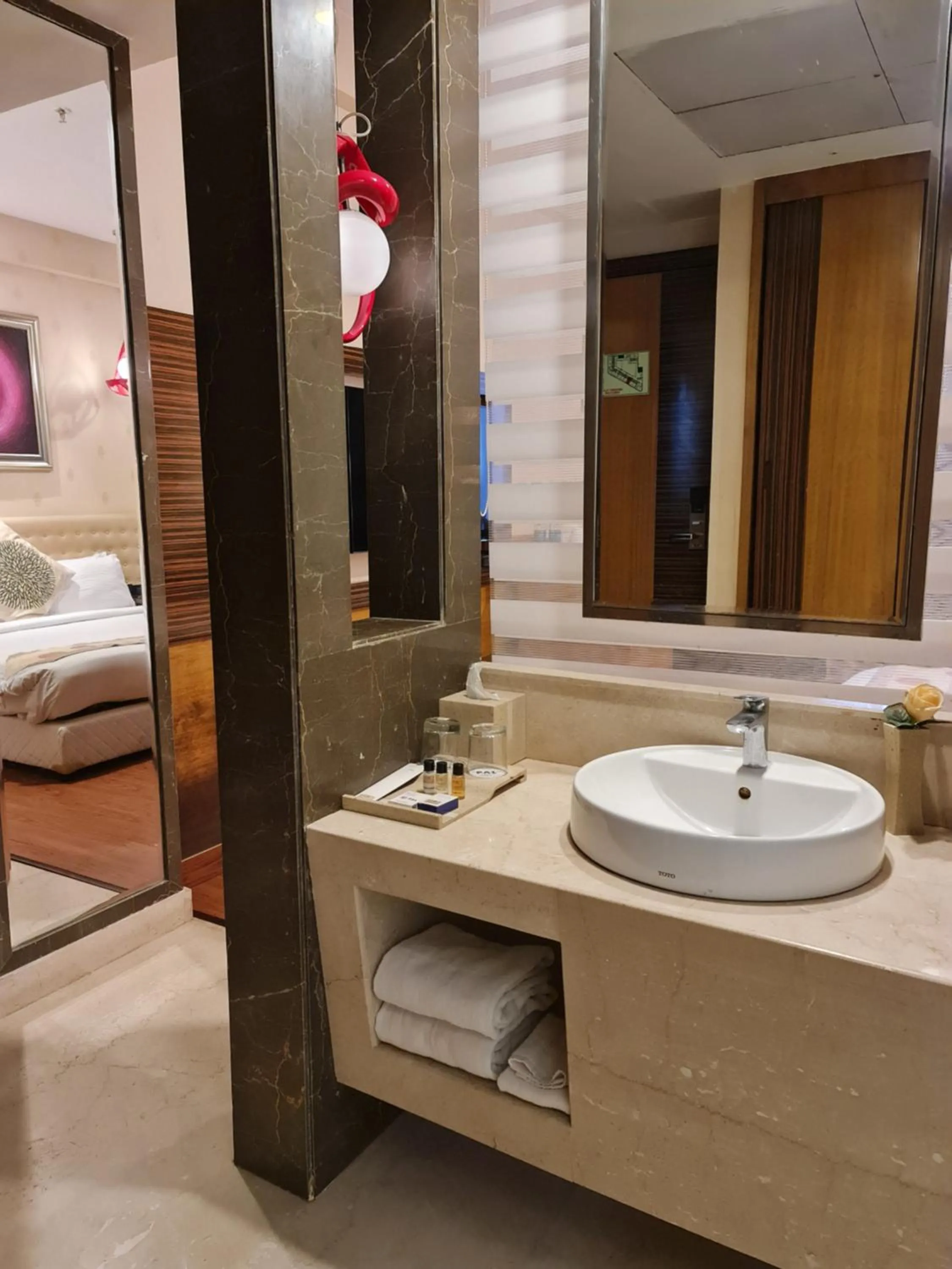 Bathroom, Bed in Pal Heights Mantra