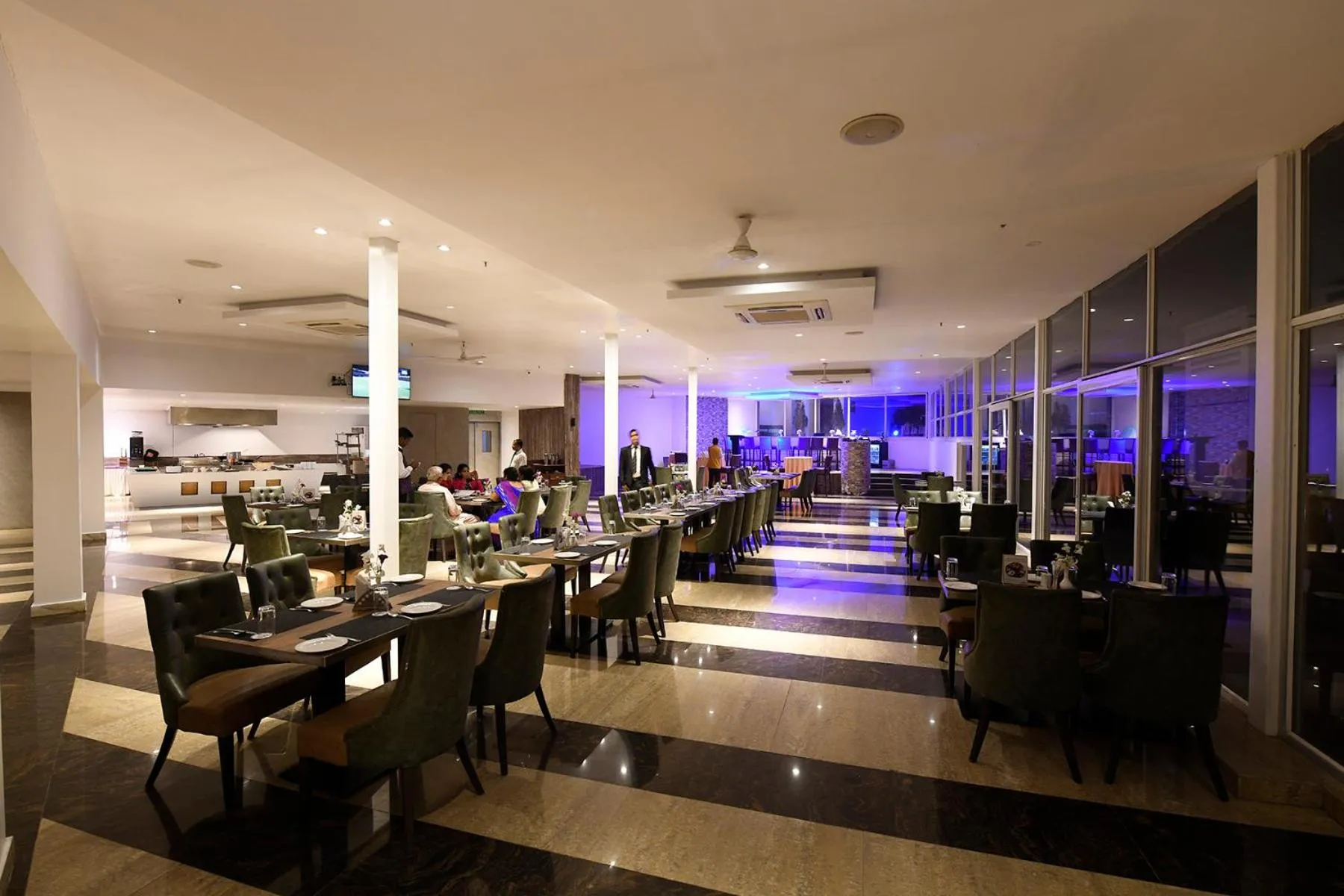 Restaurant/places to eat in Pal Heights Mantra