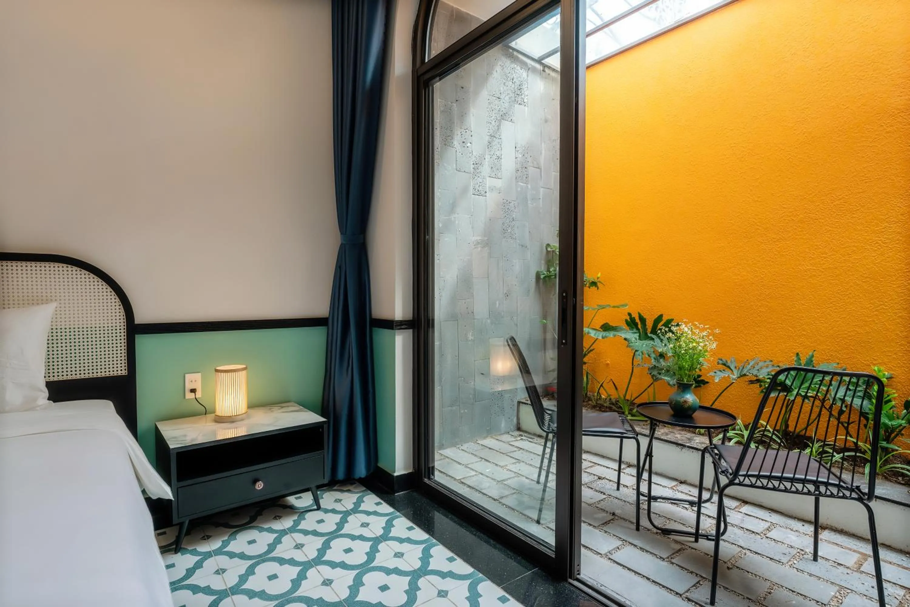 Patio, Bed in Hoi An Ivy Hotel