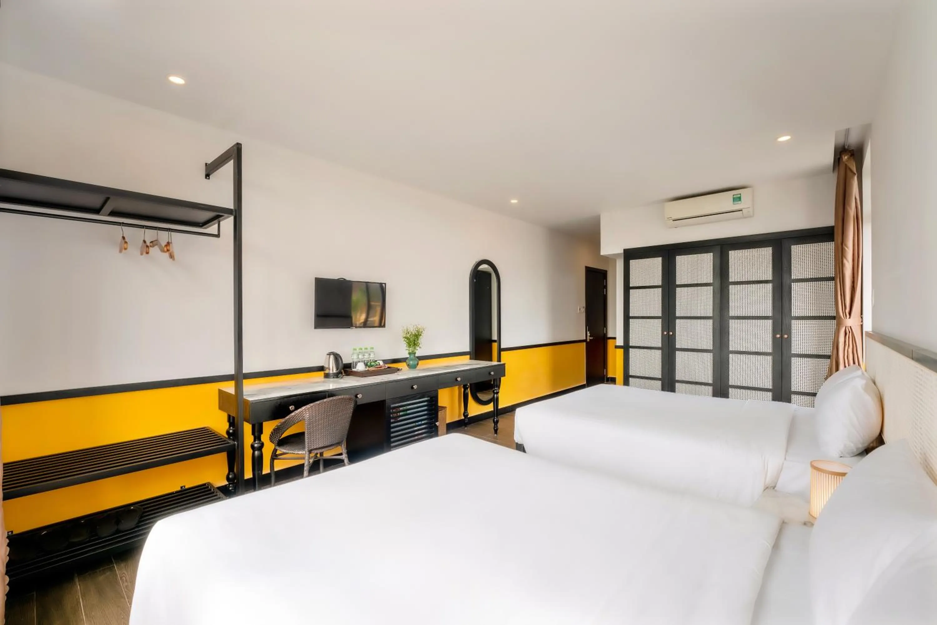 Communal lounge/ TV room, Bed in Hoi An Ivy Hotel