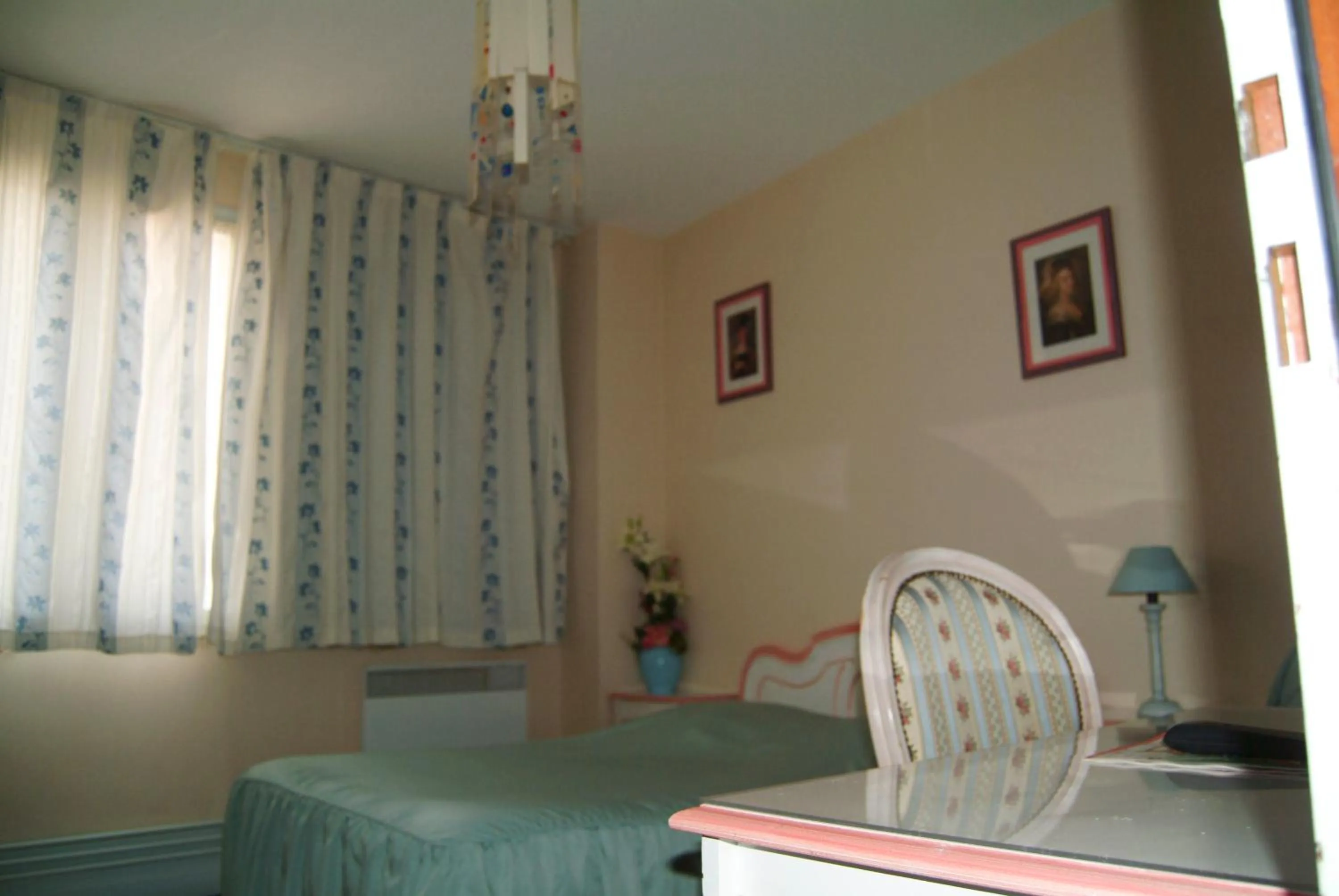 Day, Bed in Hôtel Bertrand