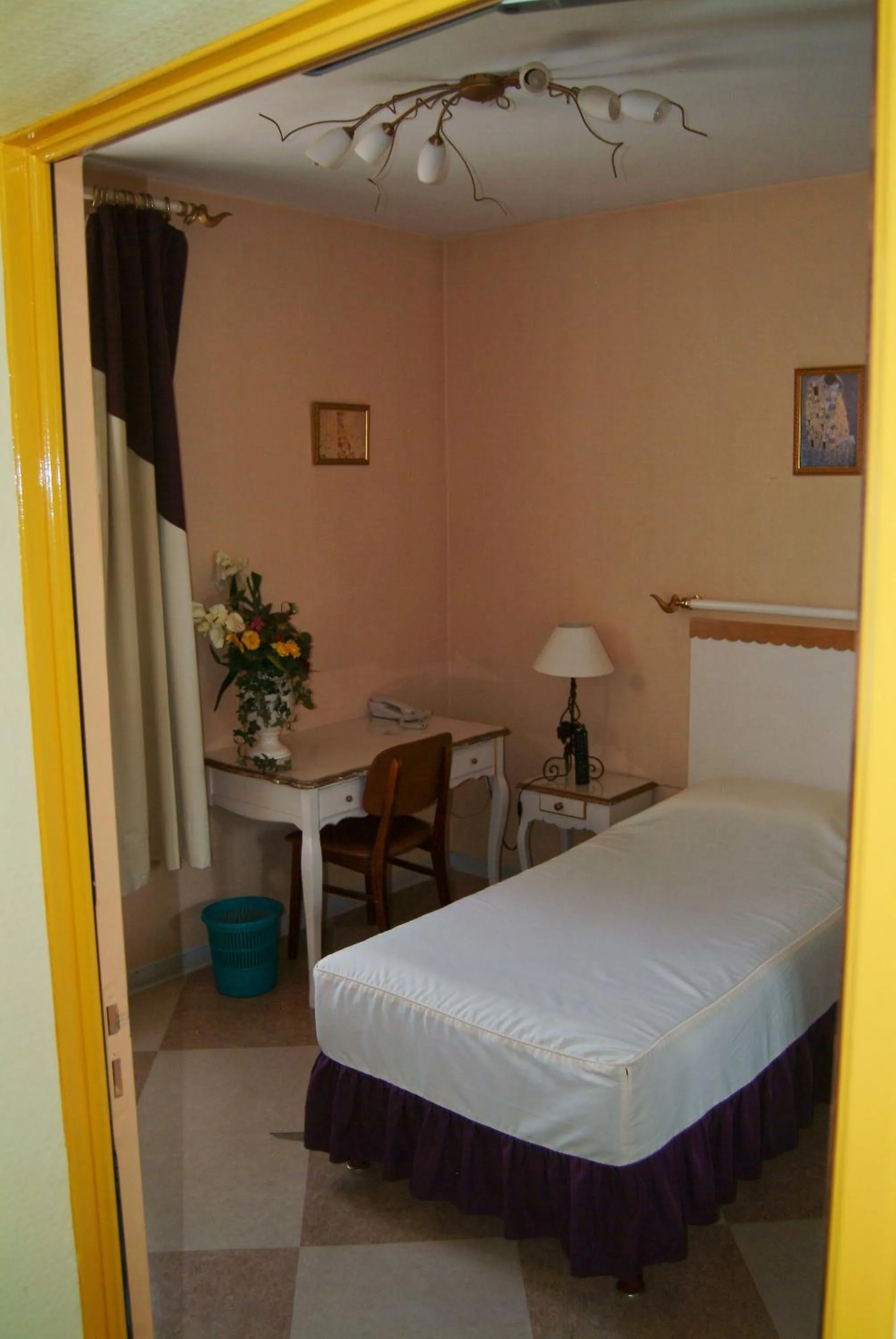 Photo of the whole room, Bed in Hôtel Bertrand