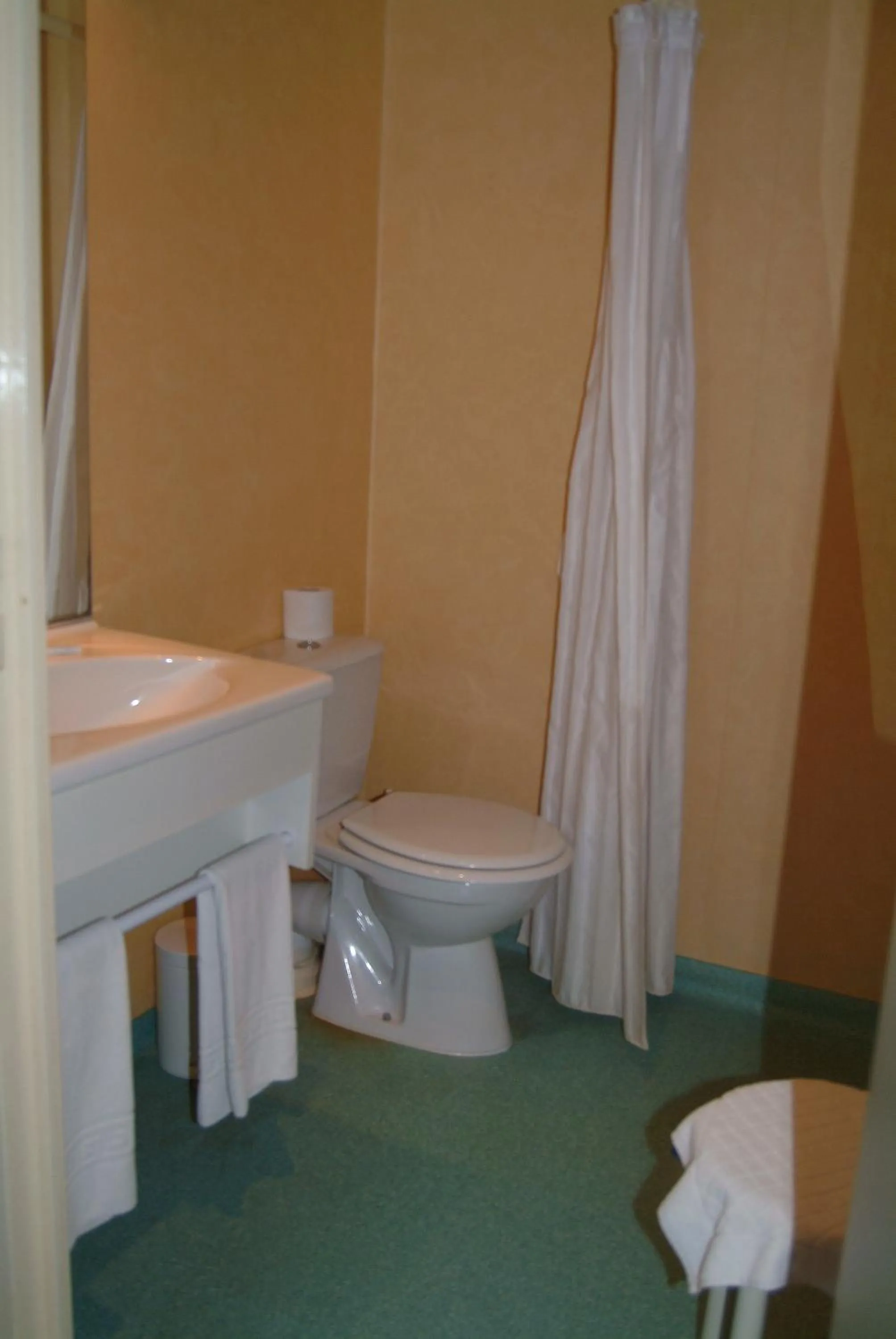 Bathroom in Hôtel Bertrand