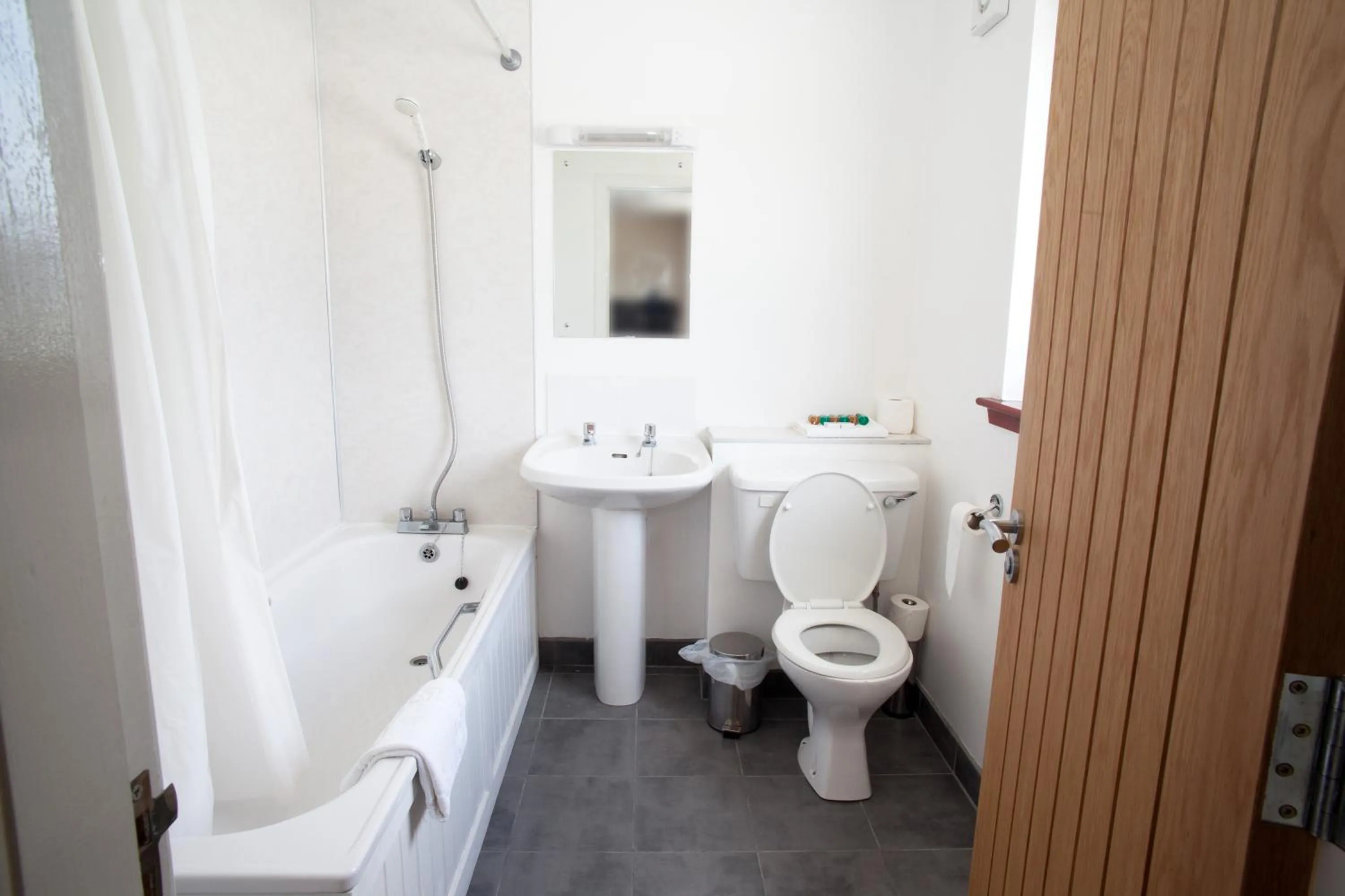 Bedroom in The Arch Inn