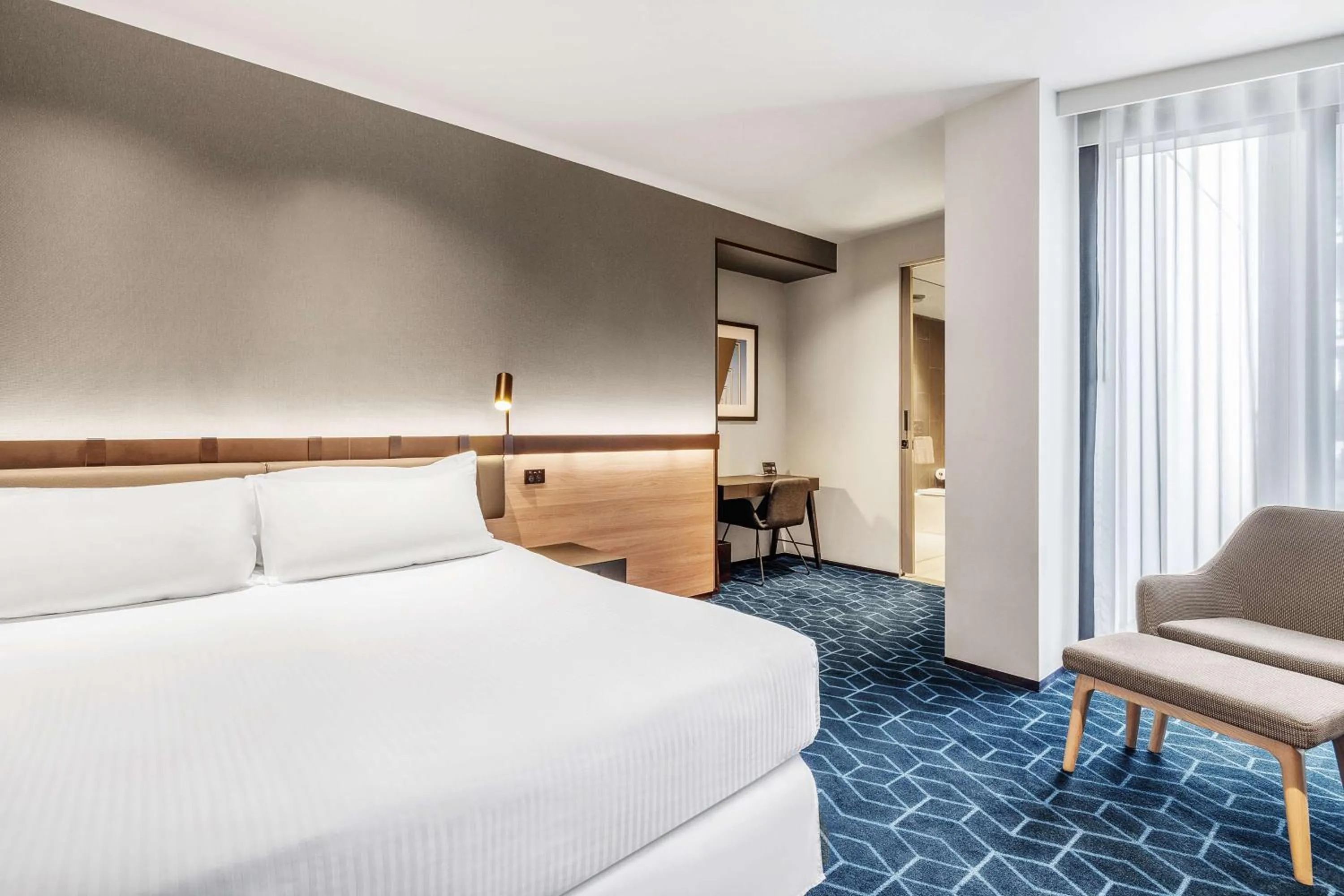 Photo of the whole room, Bed in Four Points by Sheraton Melbourne Docklands