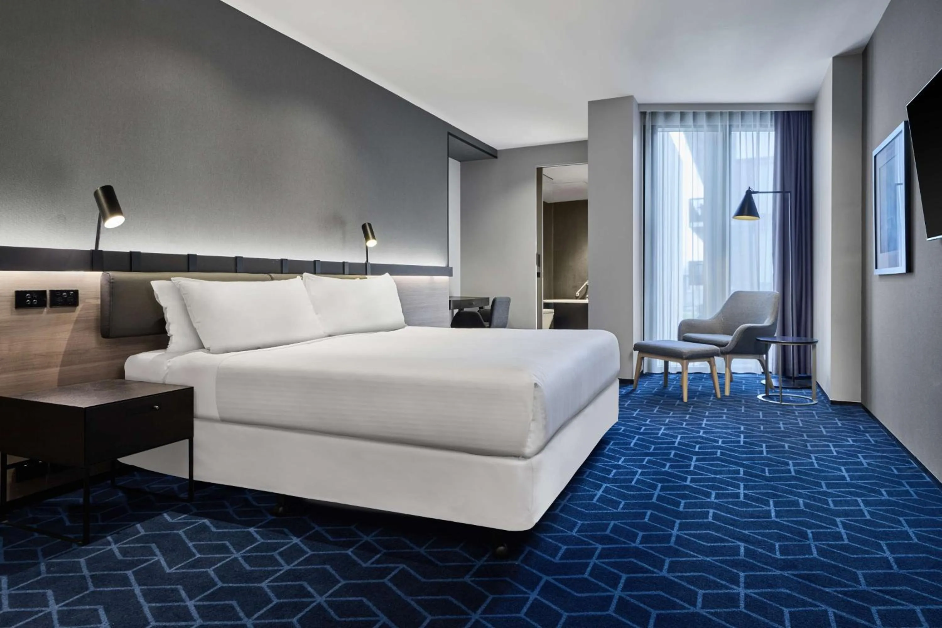 Photo of the whole room, Bed in Four Points by Sheraton Melbourne Docklands