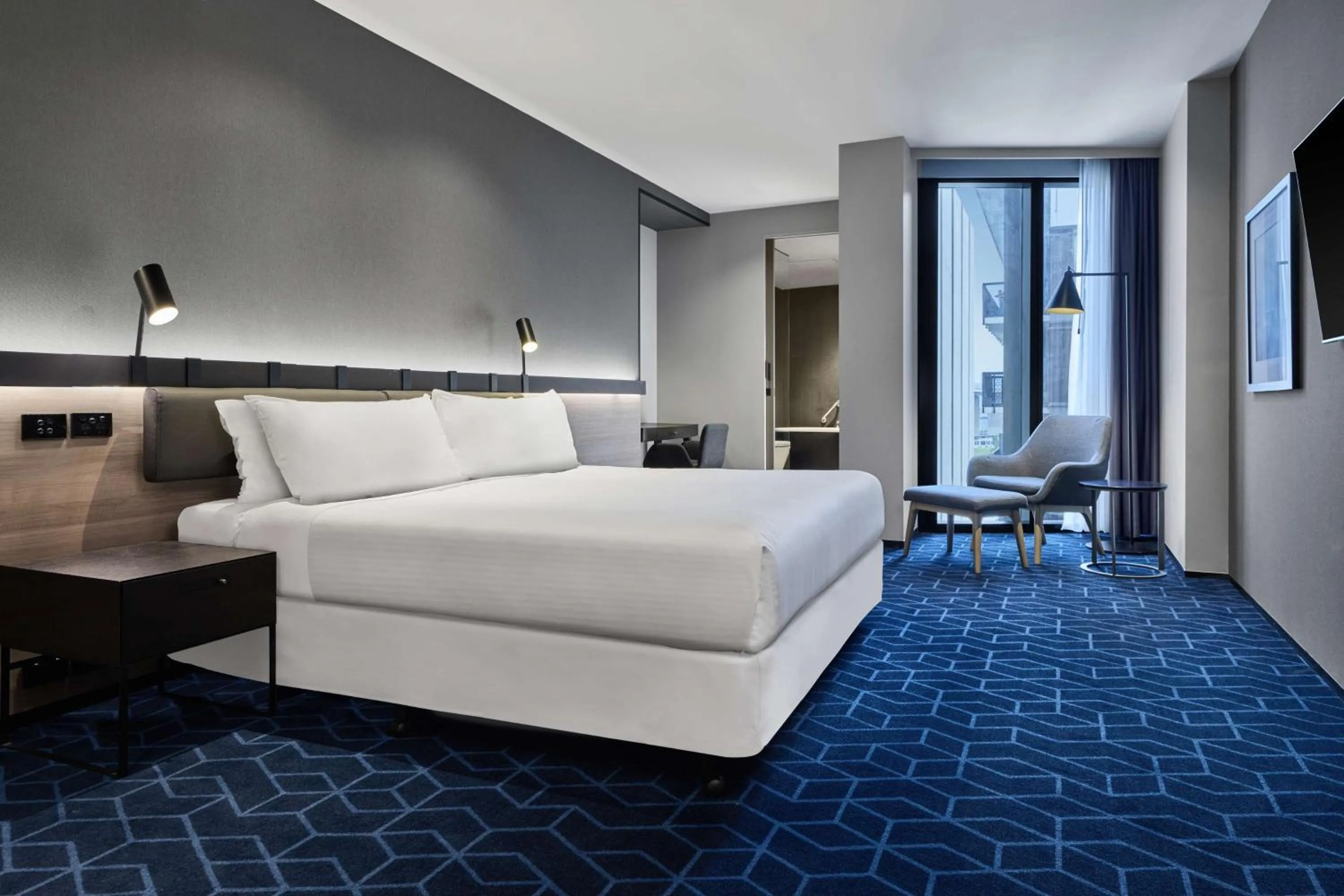 Photo of the whole room, Bed in Four Points by Sheraton Melbourne Docklands