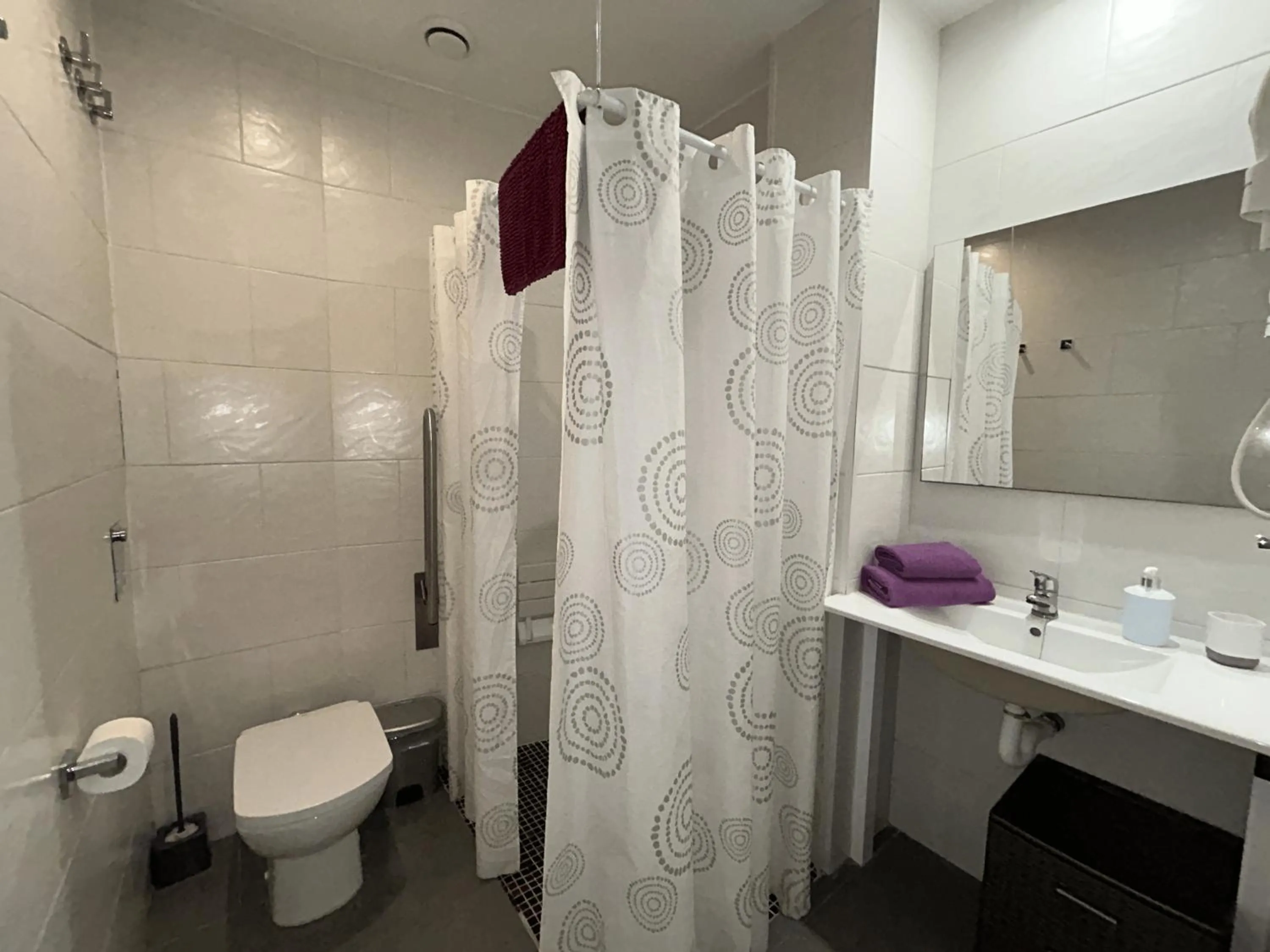 Shower in Apartahotel Baldiri