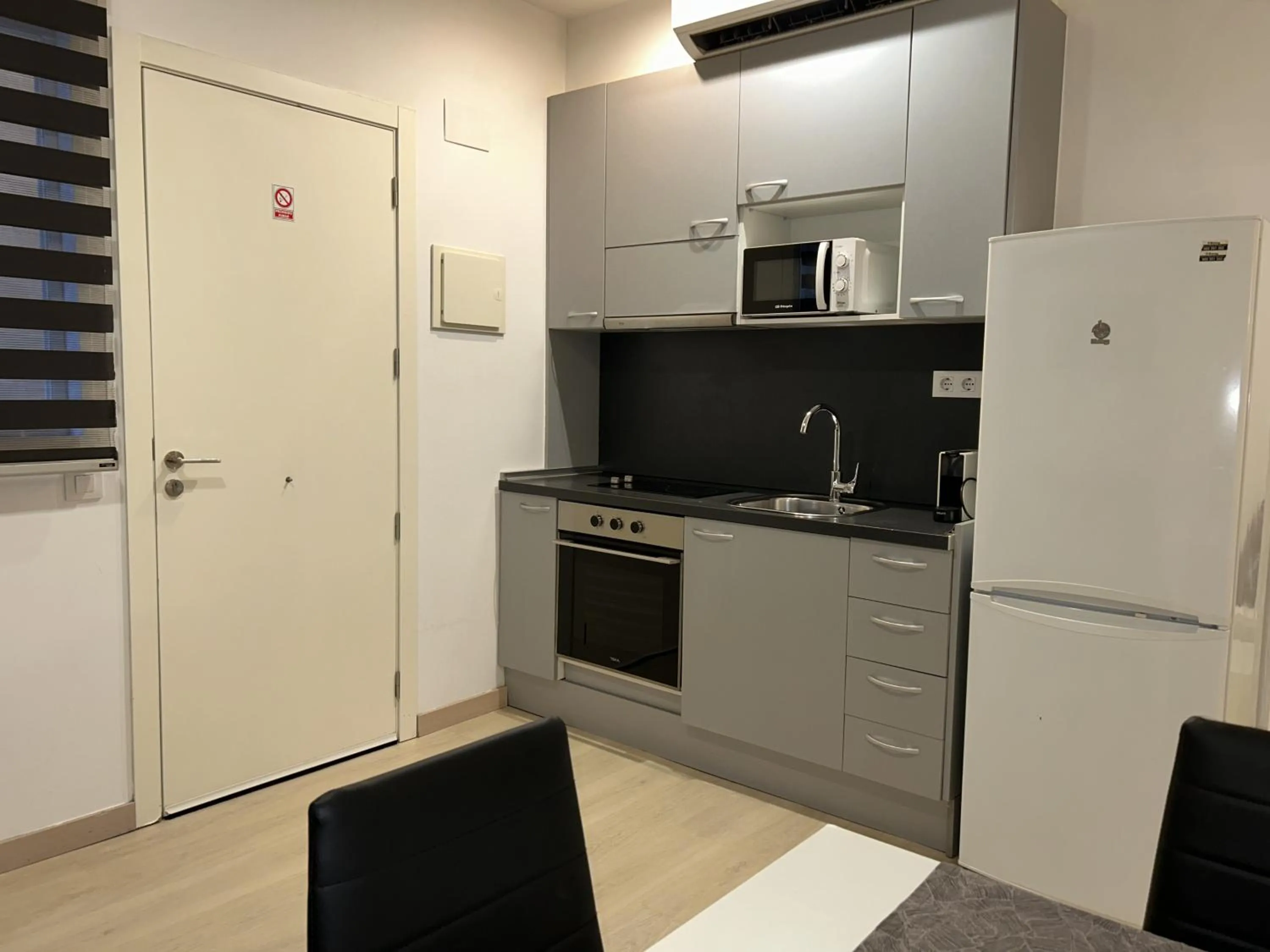 Kitchen or kitchenette in Apartahotel Baldiri