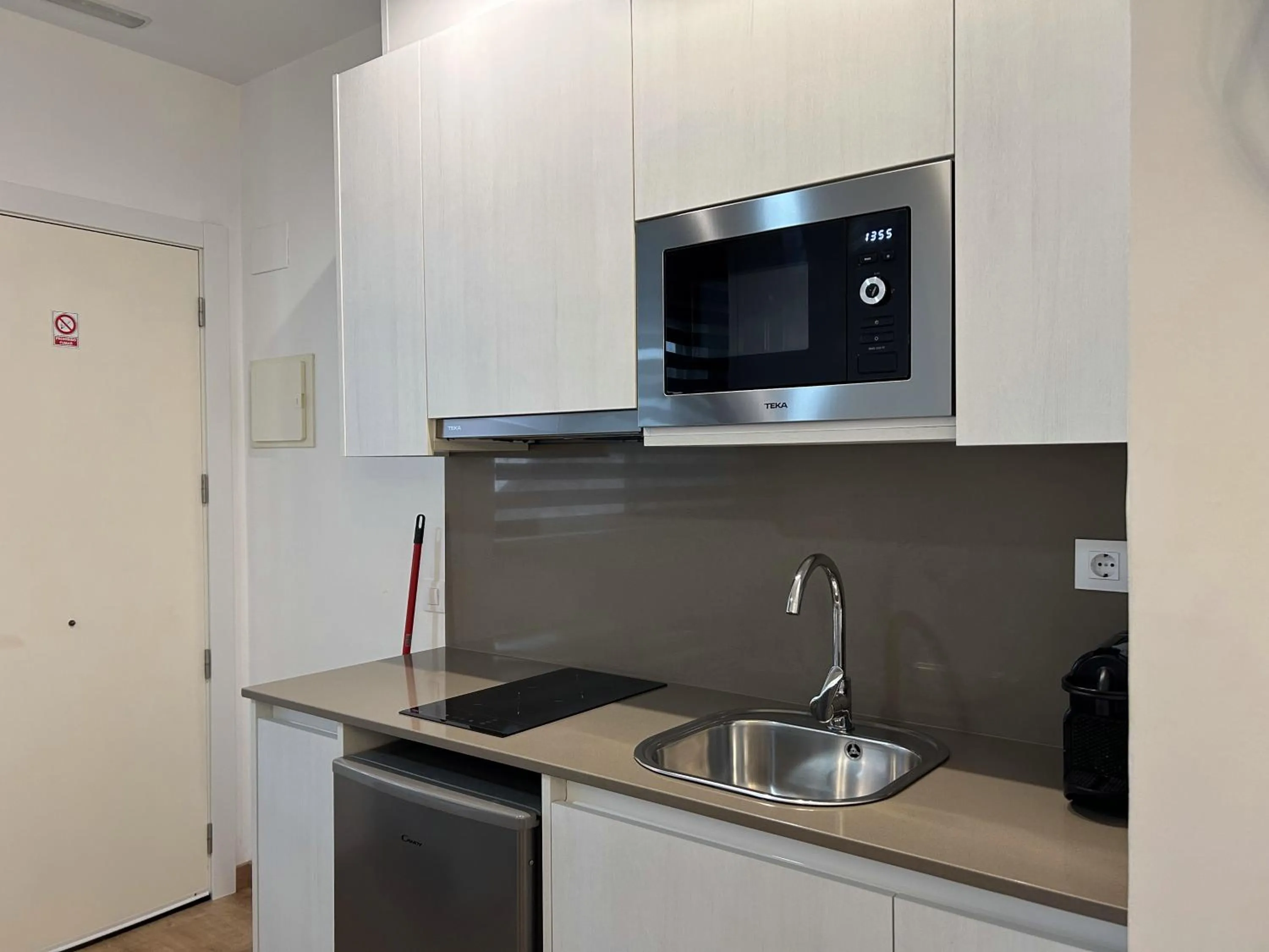 Kitchen or kitchenette in Apartahotel Baldiri