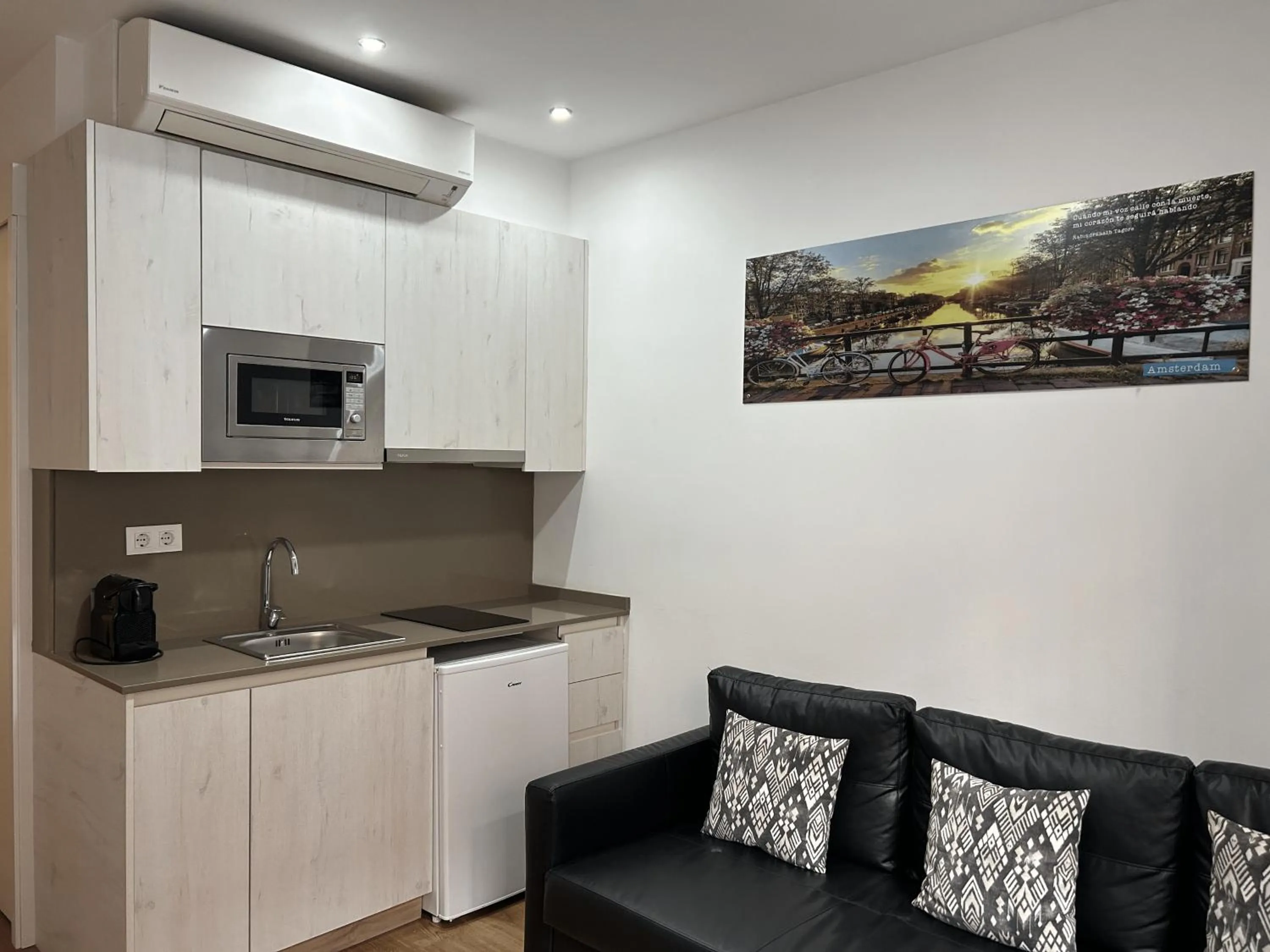 Kitchen or kitchenette in Apartahotel Baldiri