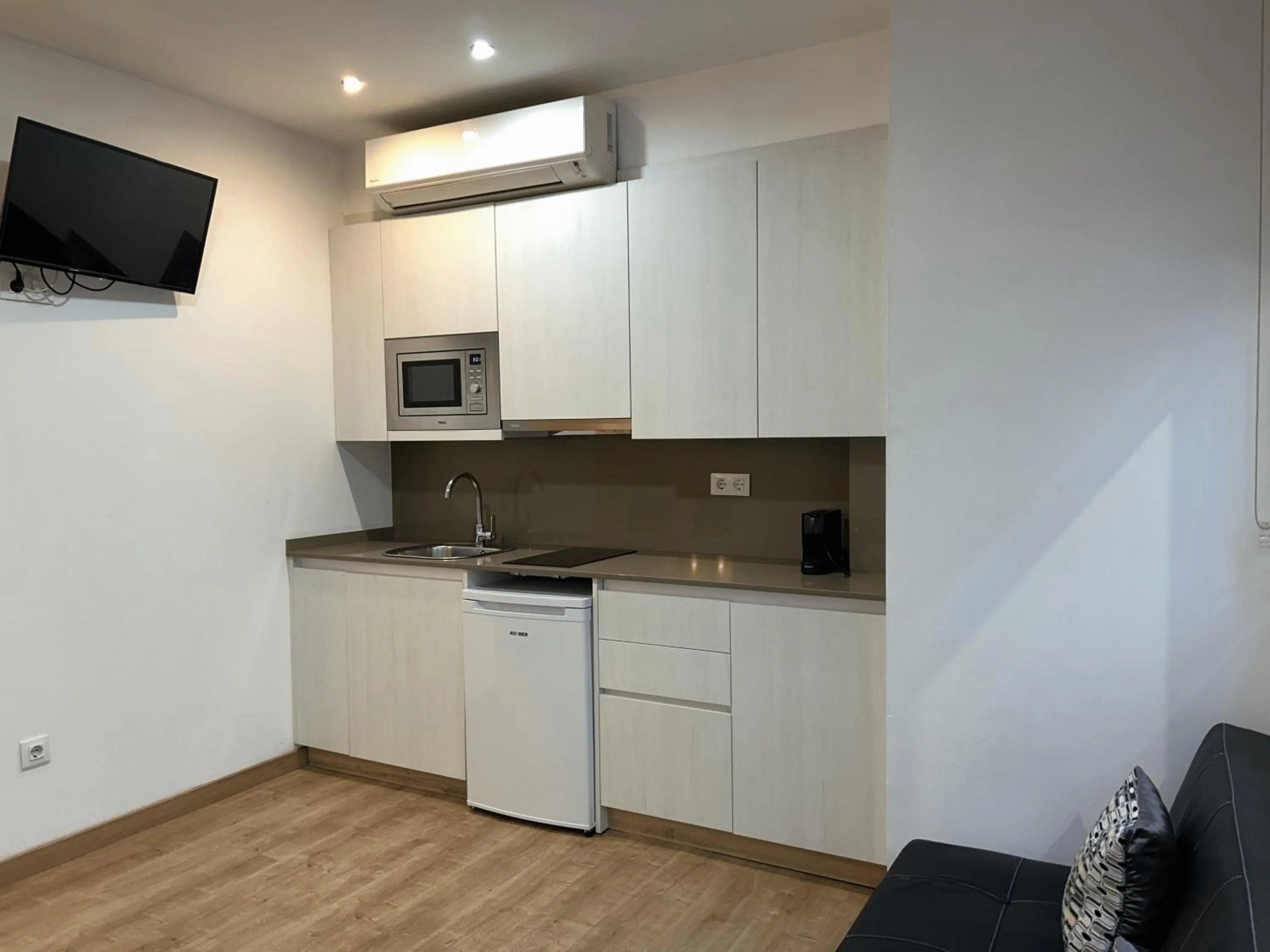 TV and multimedia in Apartahotel Baldiri