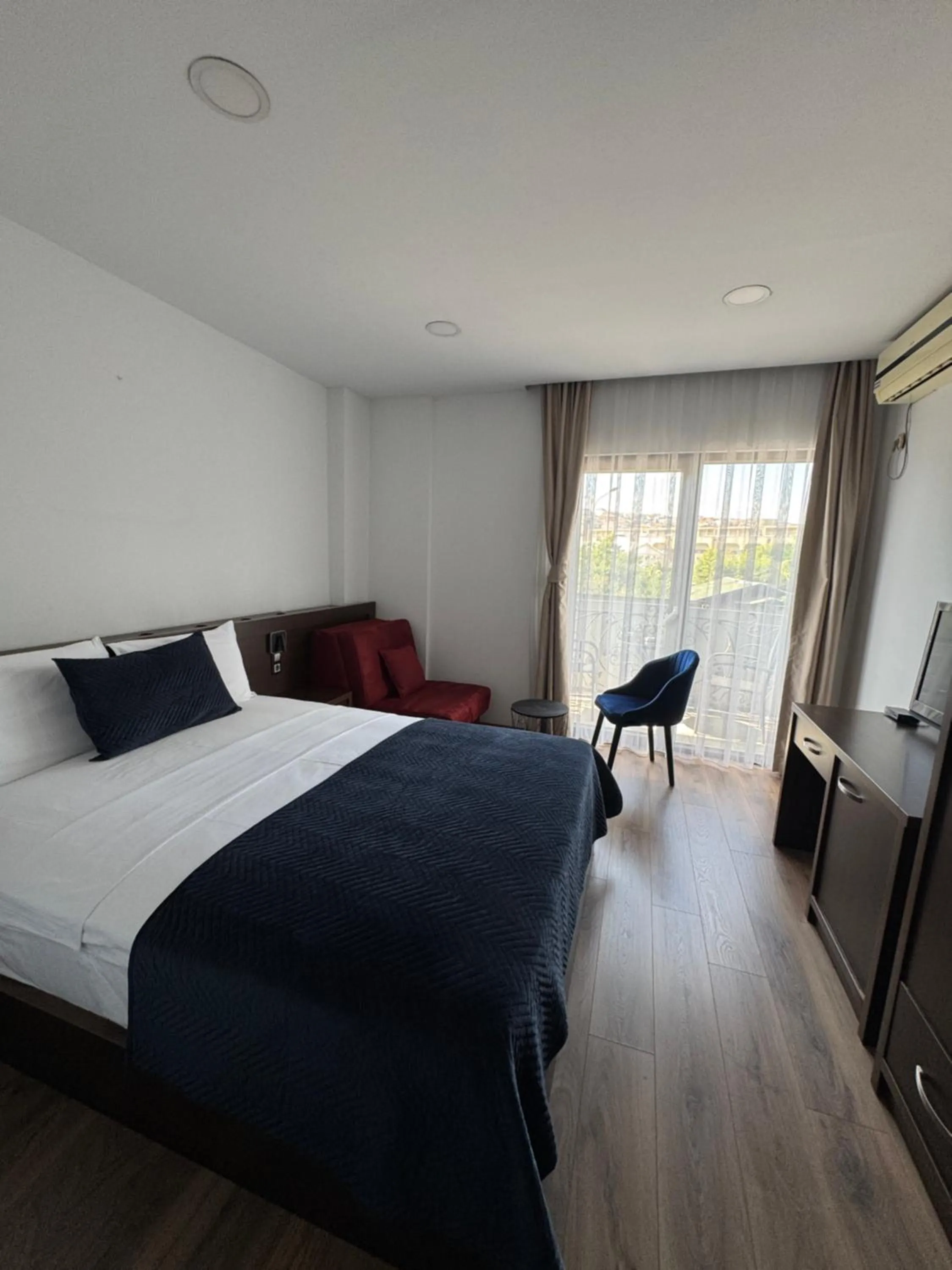 Bedroom, Bed in Hotel Real