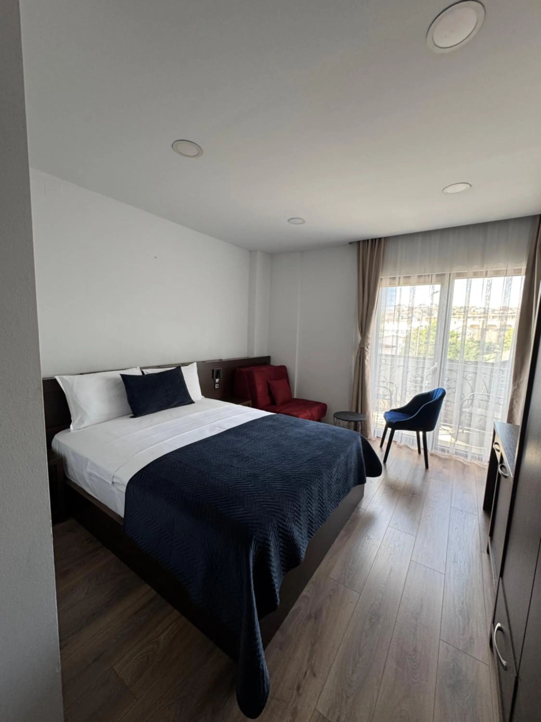 Bedroom, Bed in Hotel Real