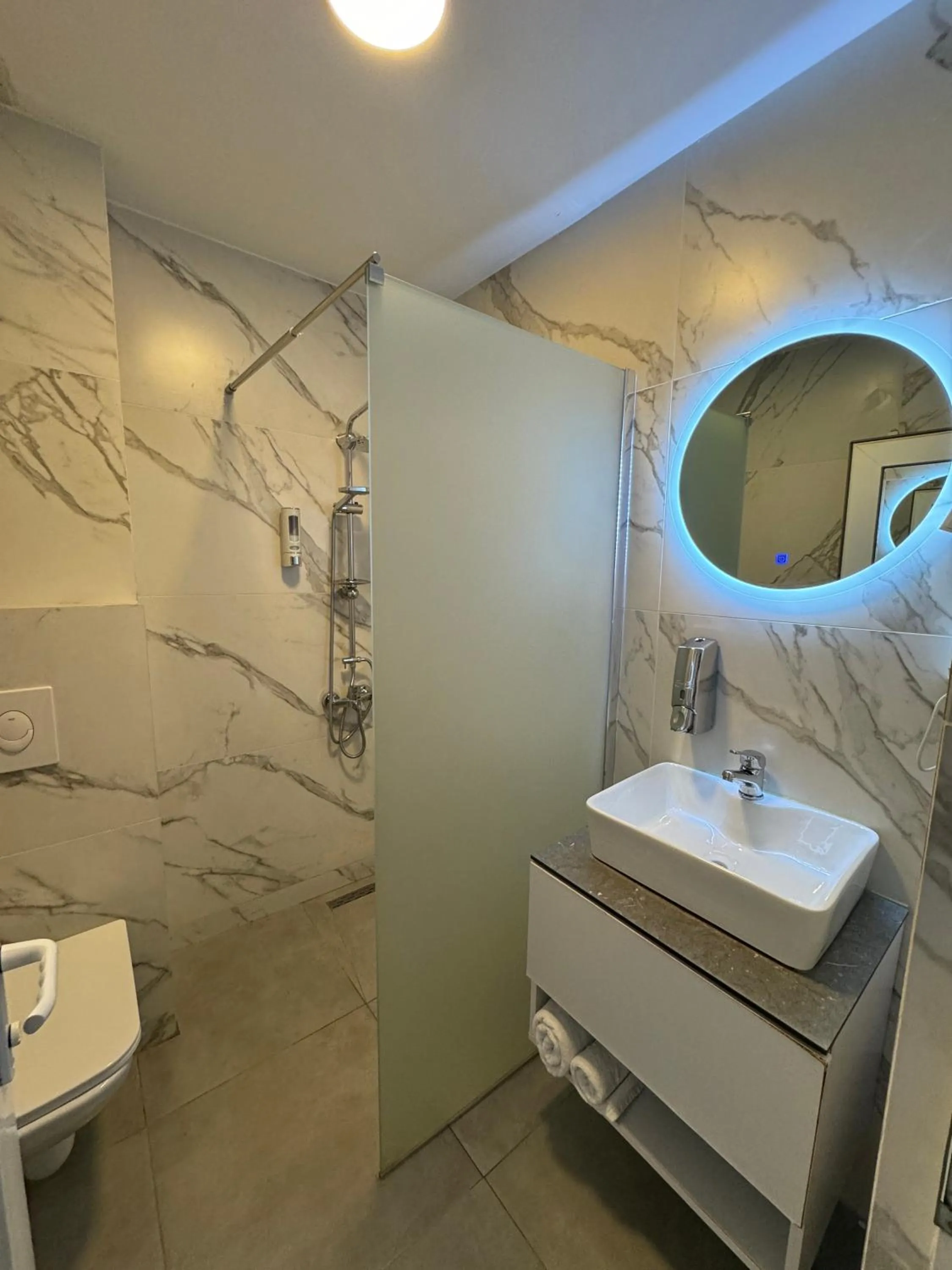 Bathroom in Hotel Real