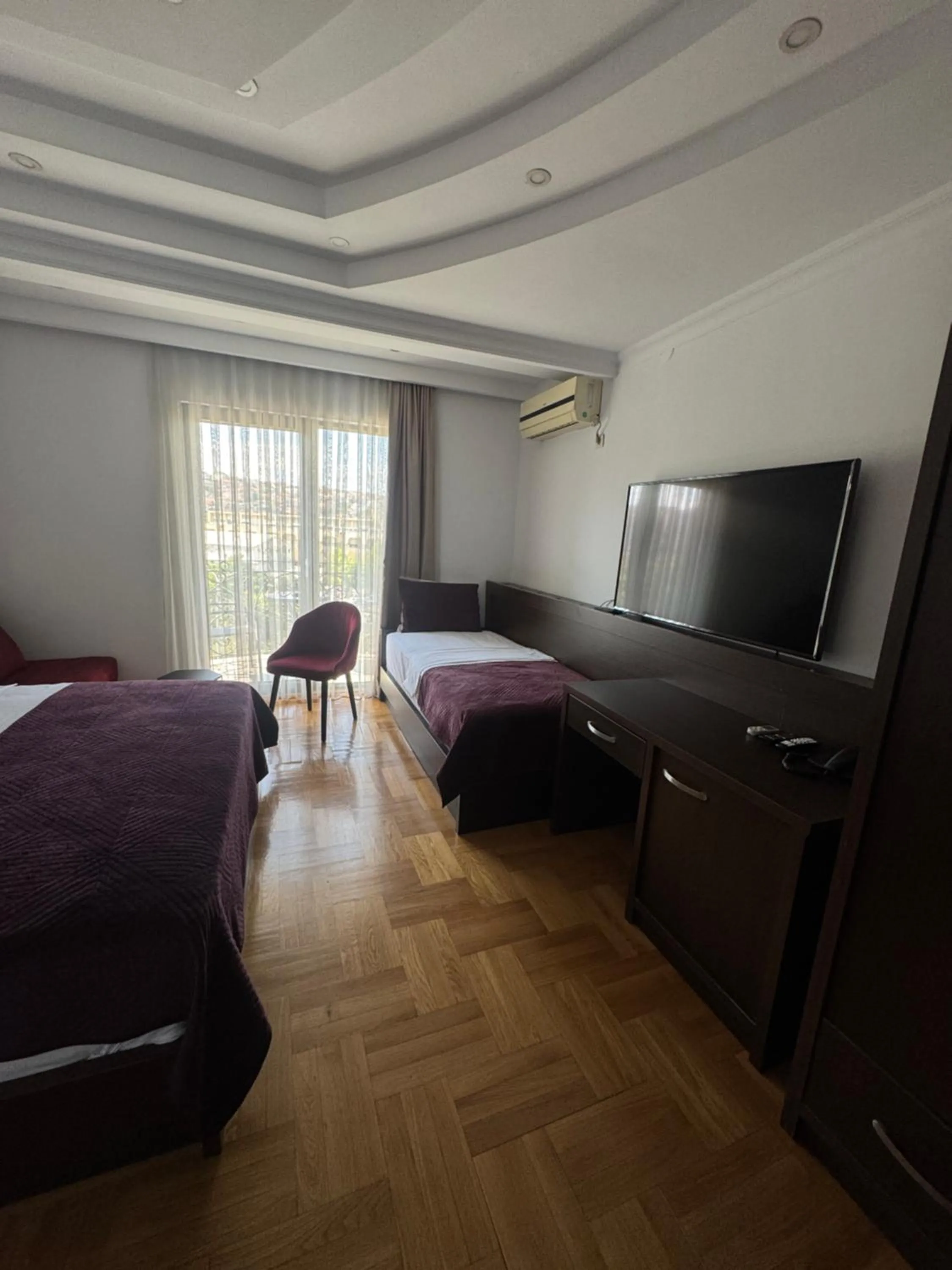 Photo of the whole room, Bed in Hotel Real