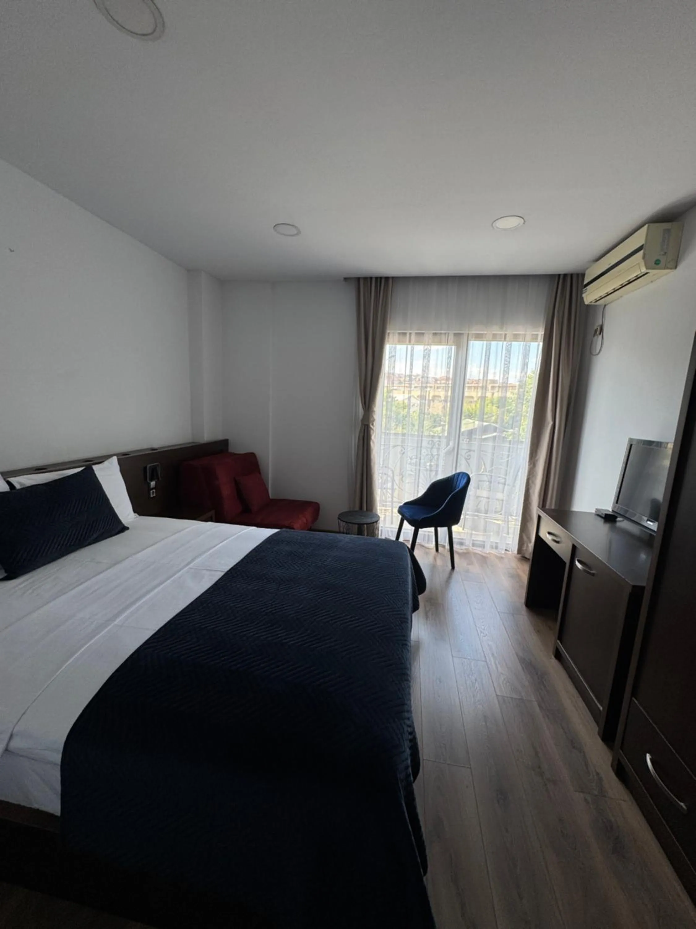 Photo of the whole room, Bed in Hotel Real