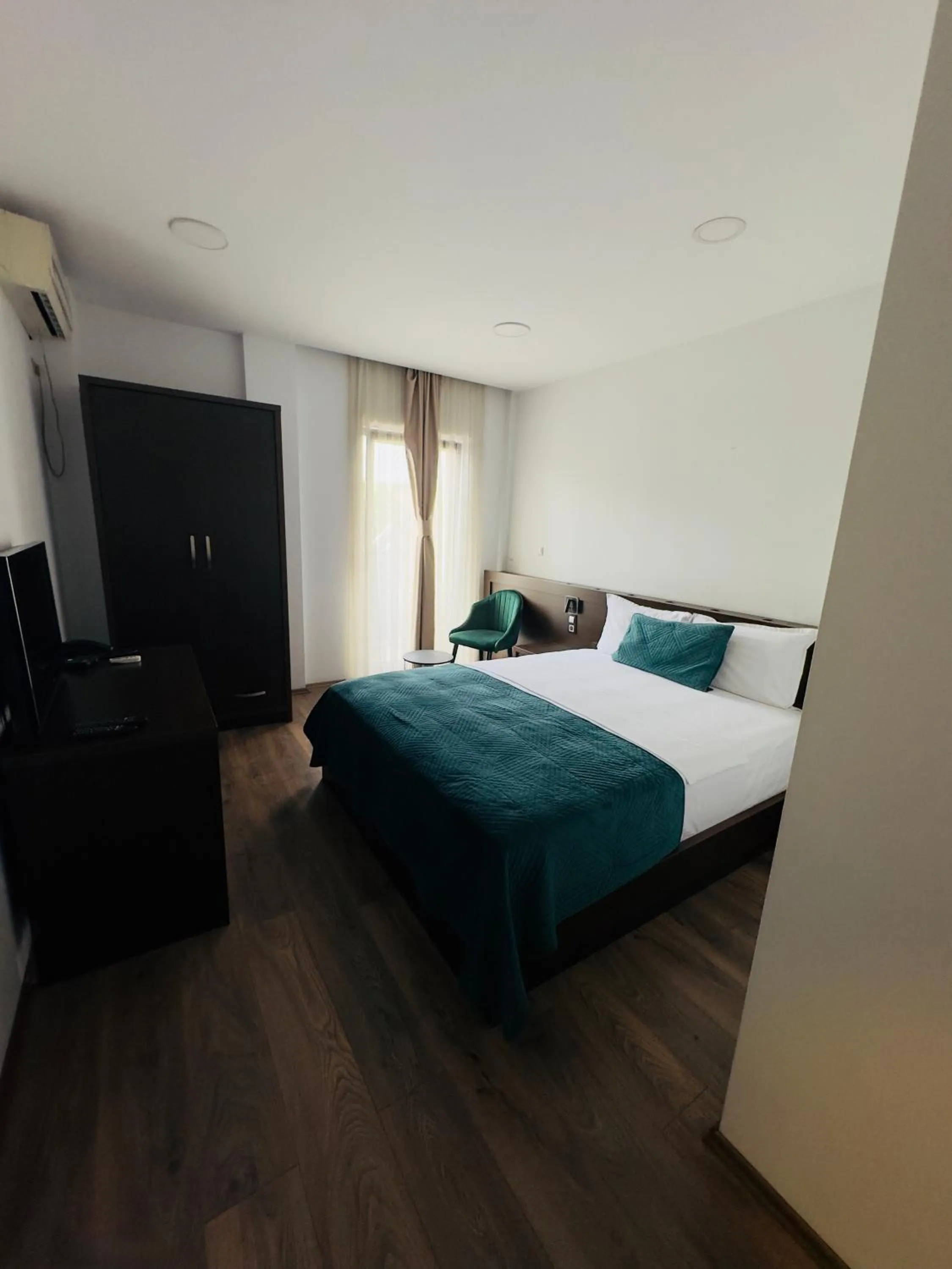 Bedroom, Bed in Hotel Real