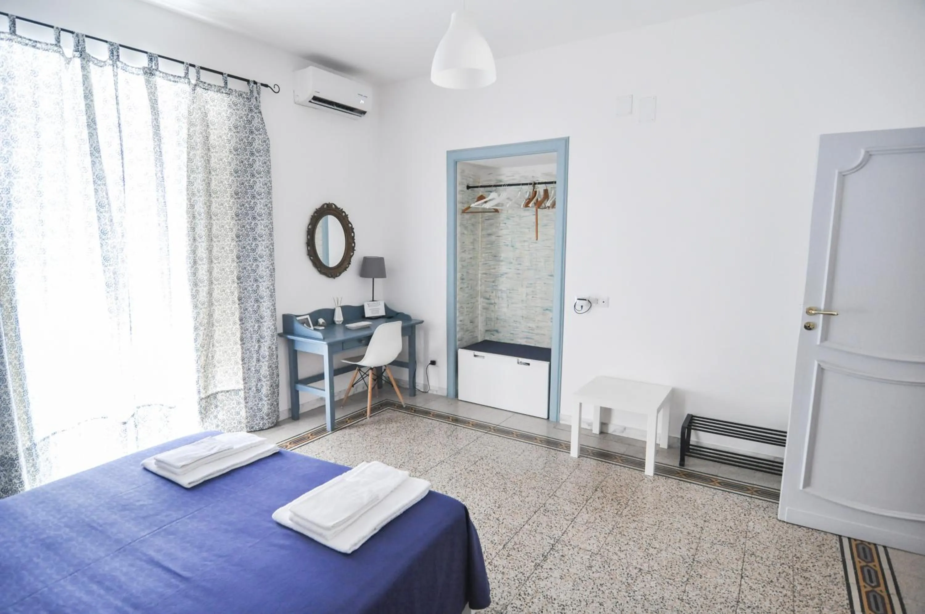 Photo of the whole room, Bed in B&B Alchimia Napoletana