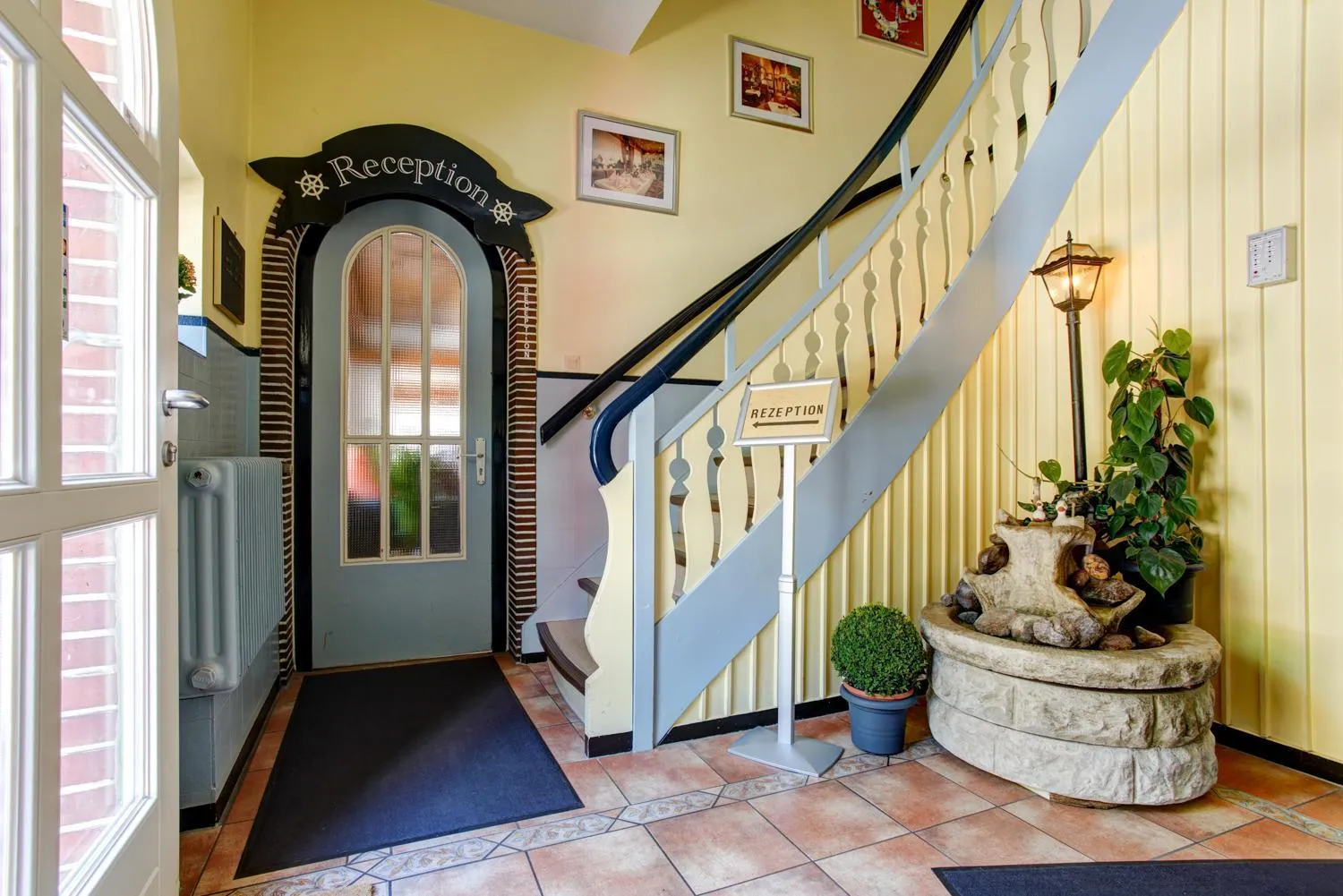 Decorative detail in Hotel Elbinsel free parking