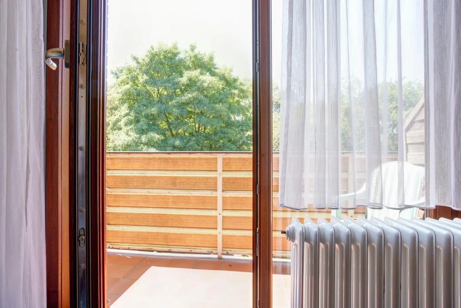 Balcony/Terrace, Bed in Hotel Elbinsel free parking