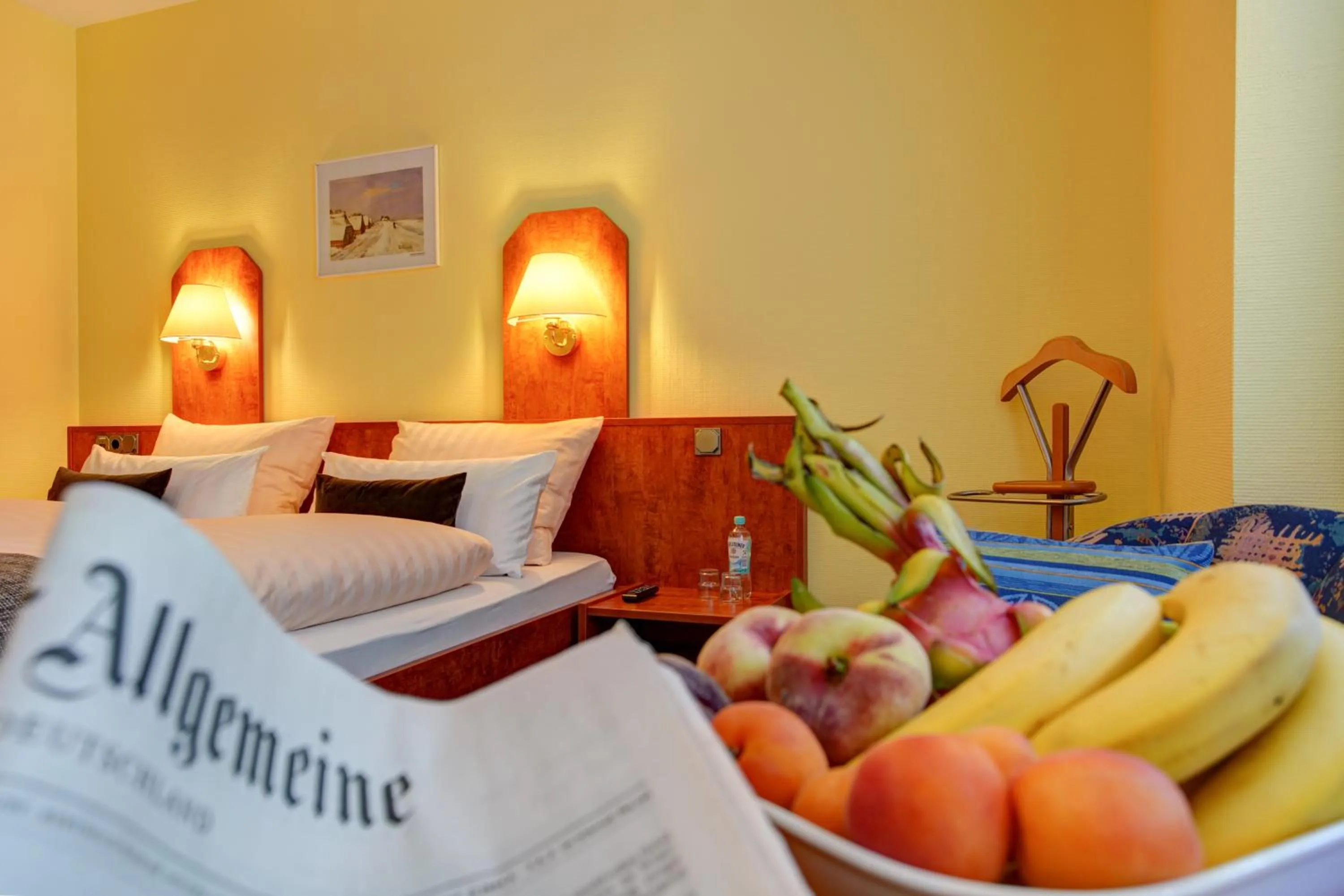 Living room, Bed in Hotel Elbinsel free parking