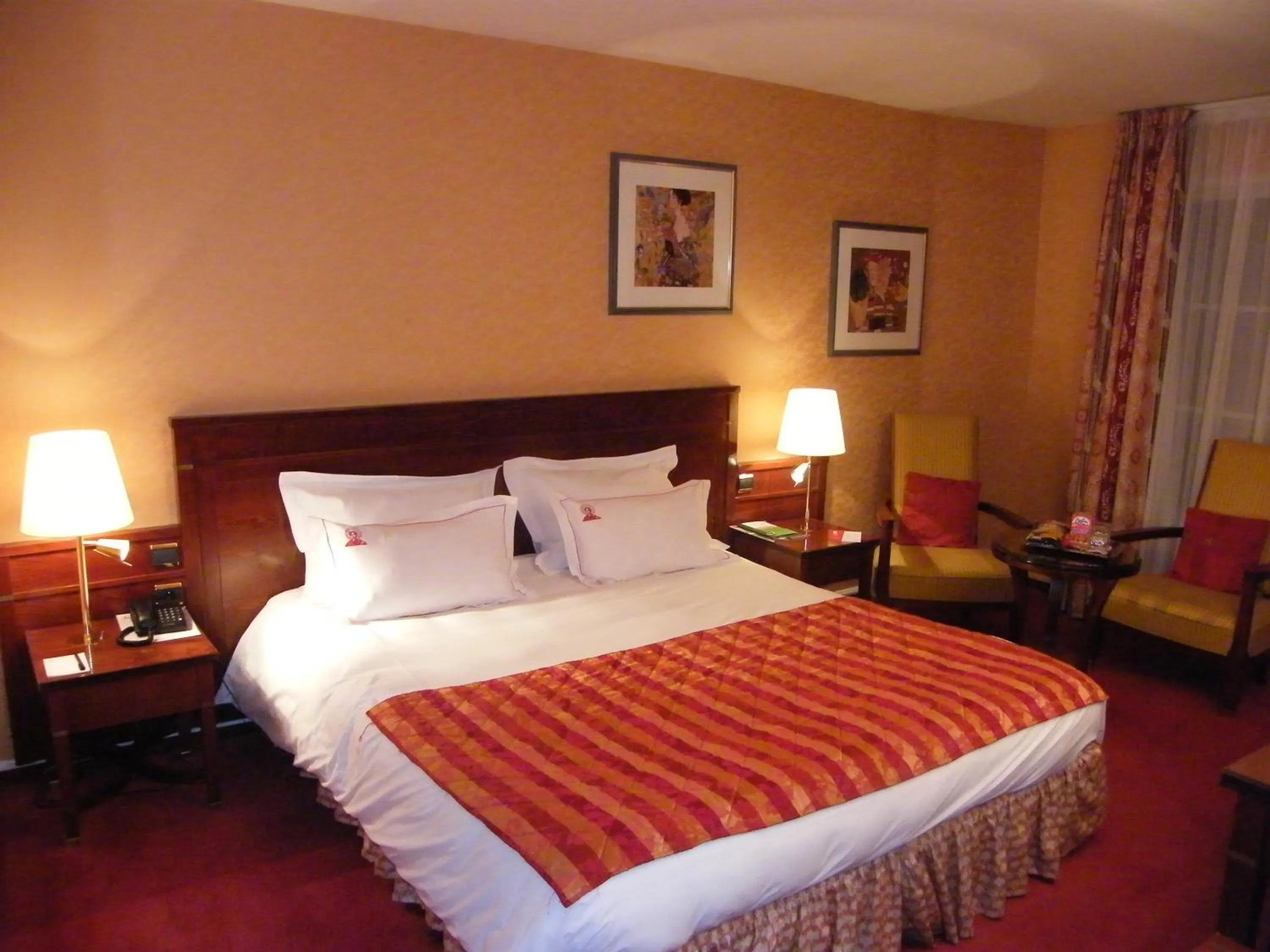 Bed in Hotel De La Matelote