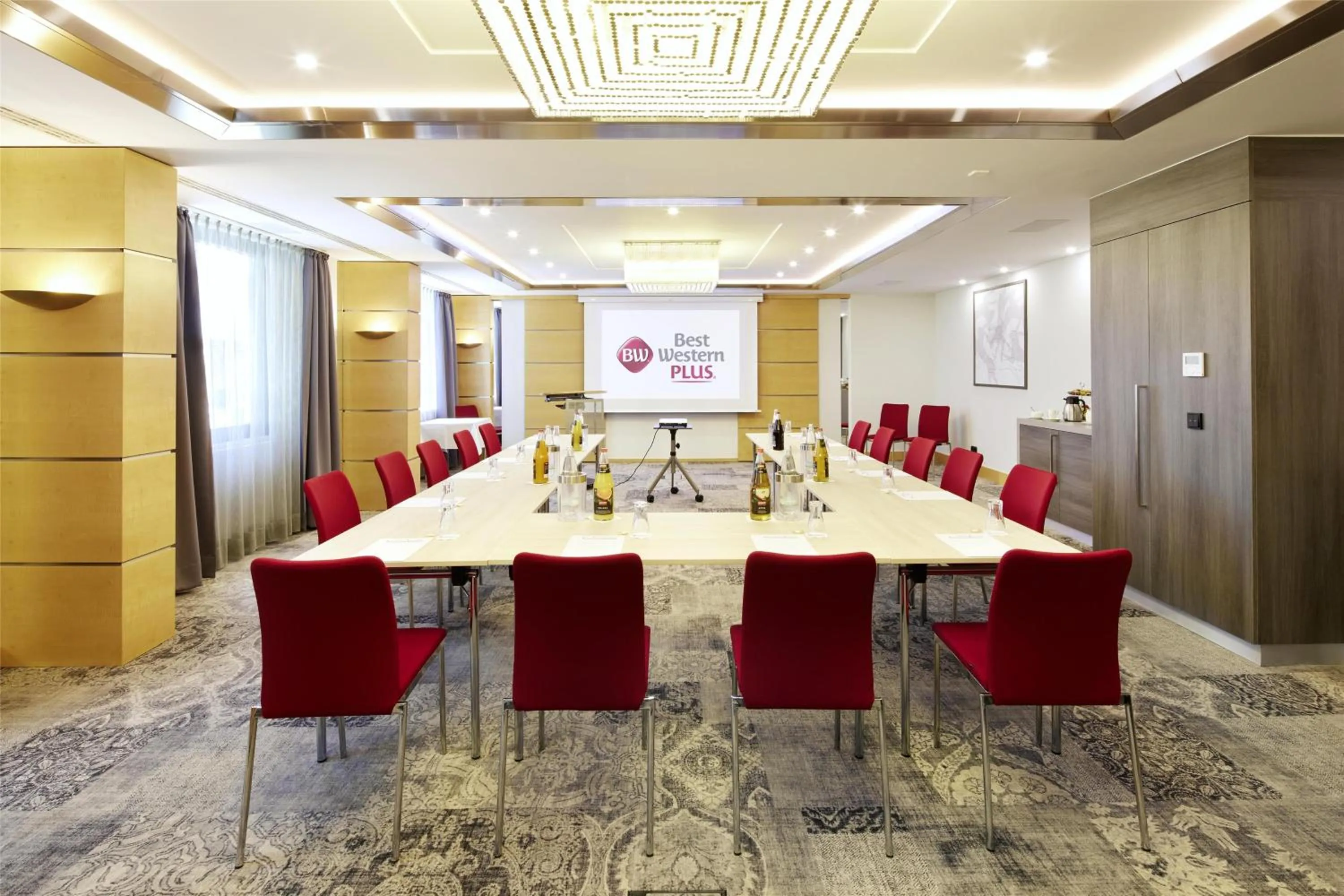 Meeting/conference room in Best Western Plus Arosa Hotel