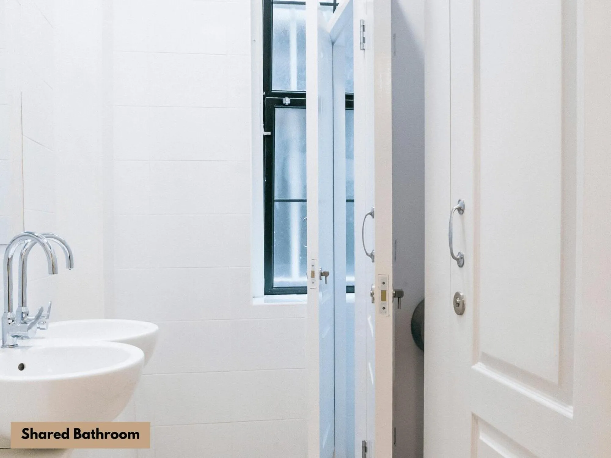 Toilet in Gardiner House Hostel