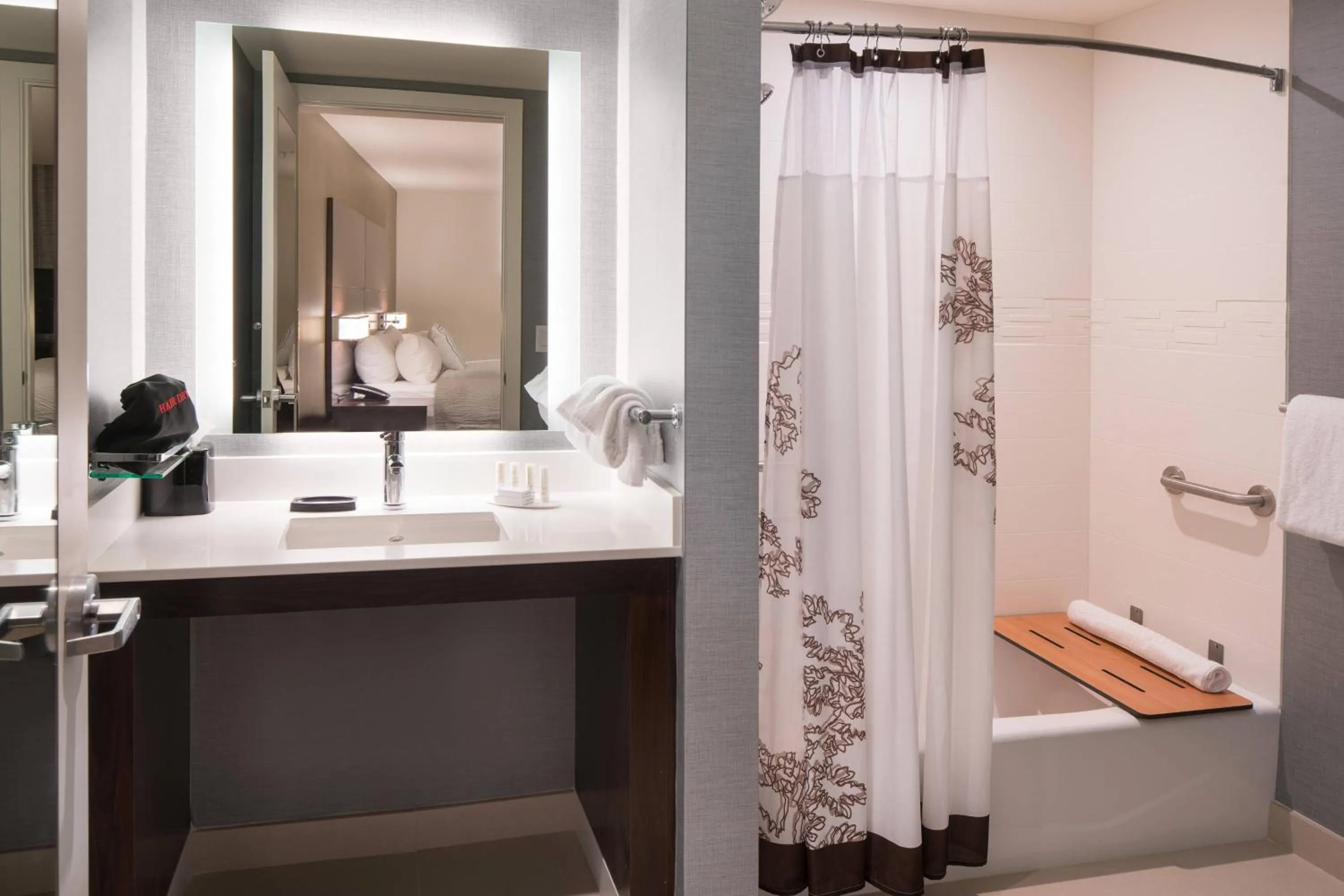 Bathroom in Residence Inn Washington Capitol Hill/Navy Yard