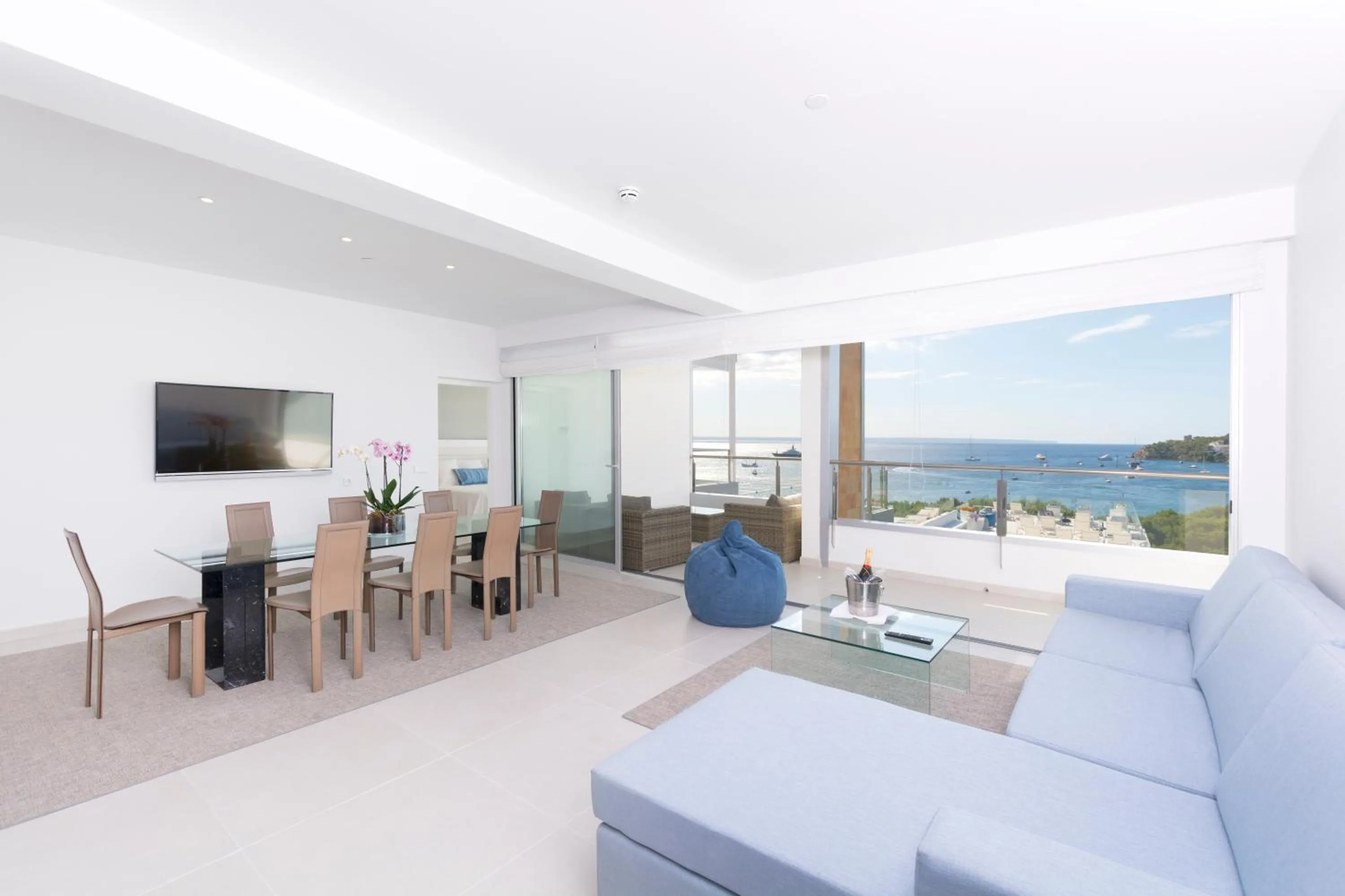 Photo of the whole room in Reverence Mare Hotel - Adults Only